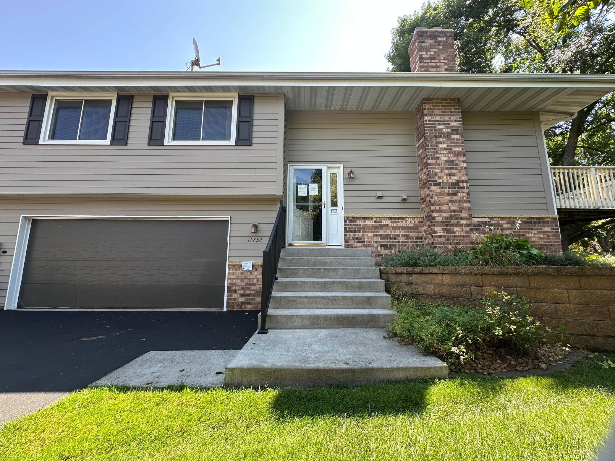 11232 Vessey CIR, Bloomington, MN 55437