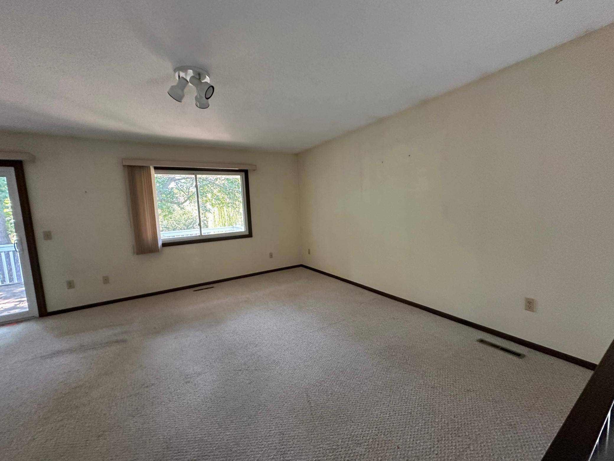 11232 Vessey CIR, Bloomington, MN 55437