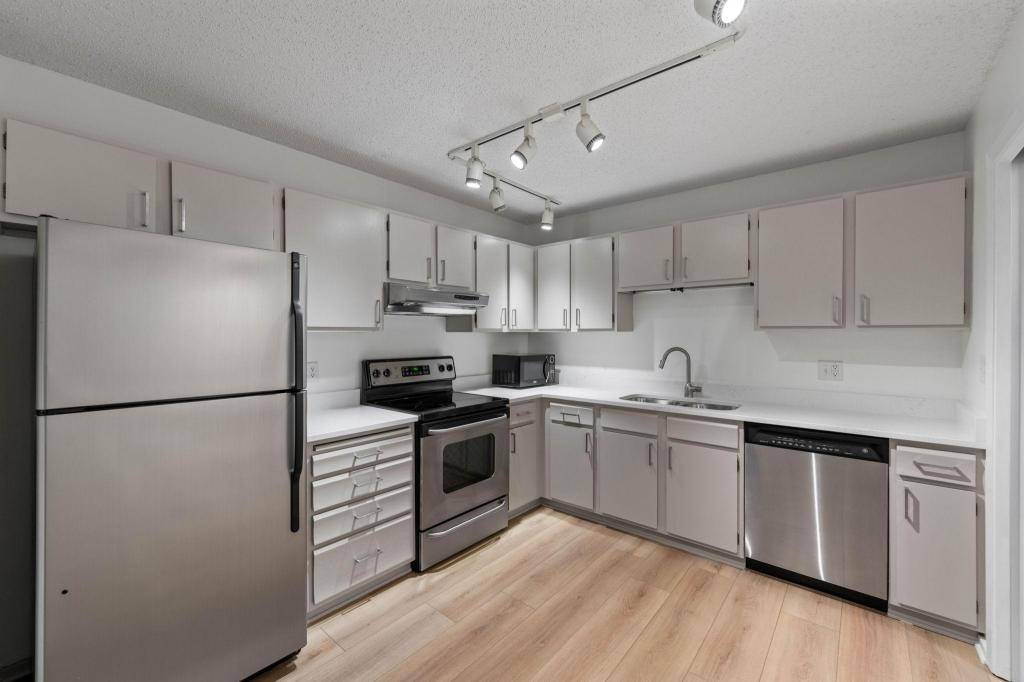 210 W Grant St #607, Minneapolis, MN 55403