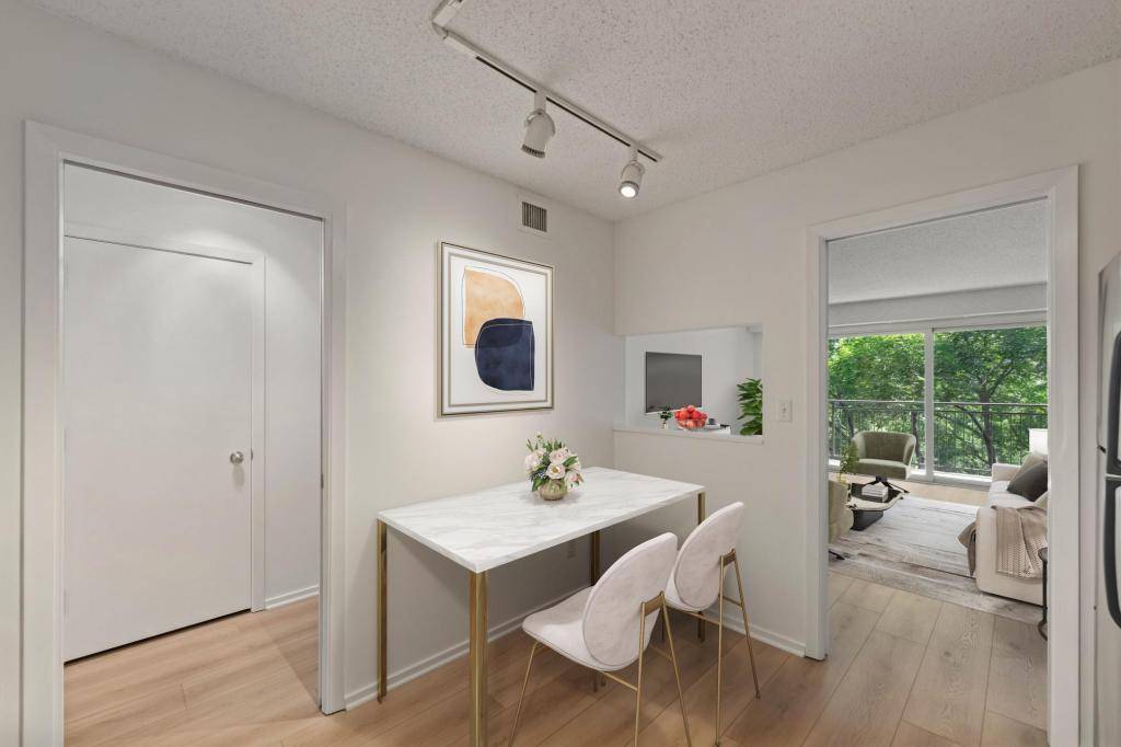 210 W Grant St #607, Minneapolis, MN 55403