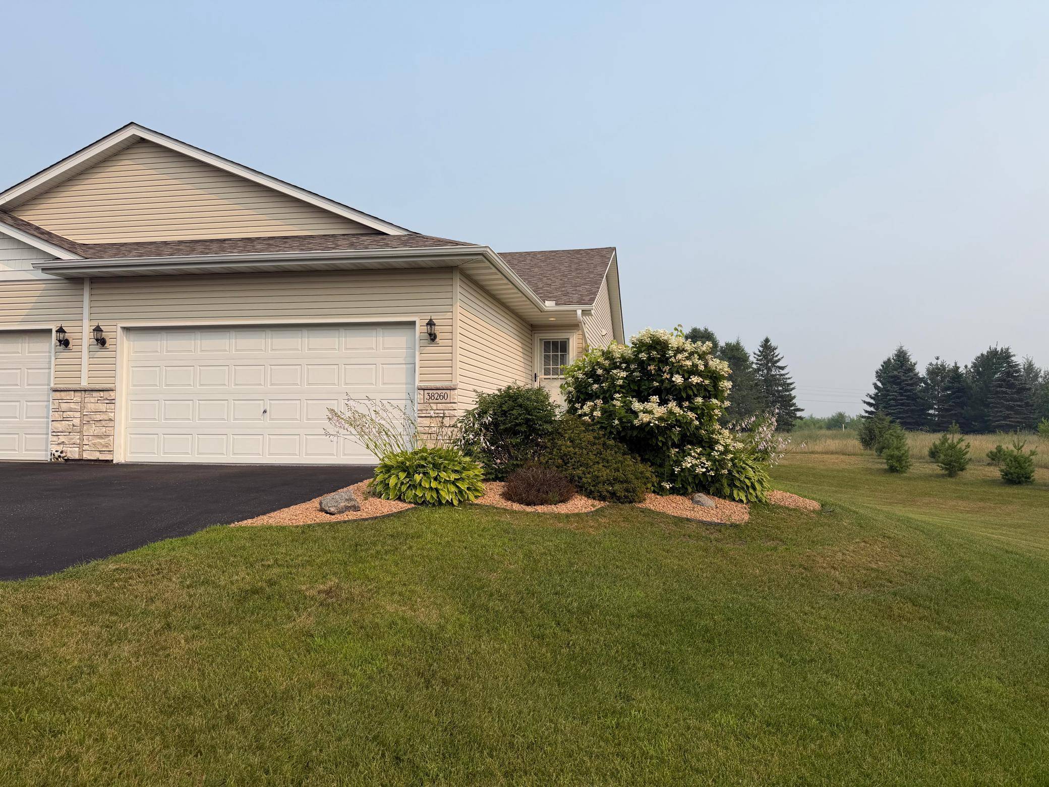 38260 Explorer CIR, North Branch, MN 55056