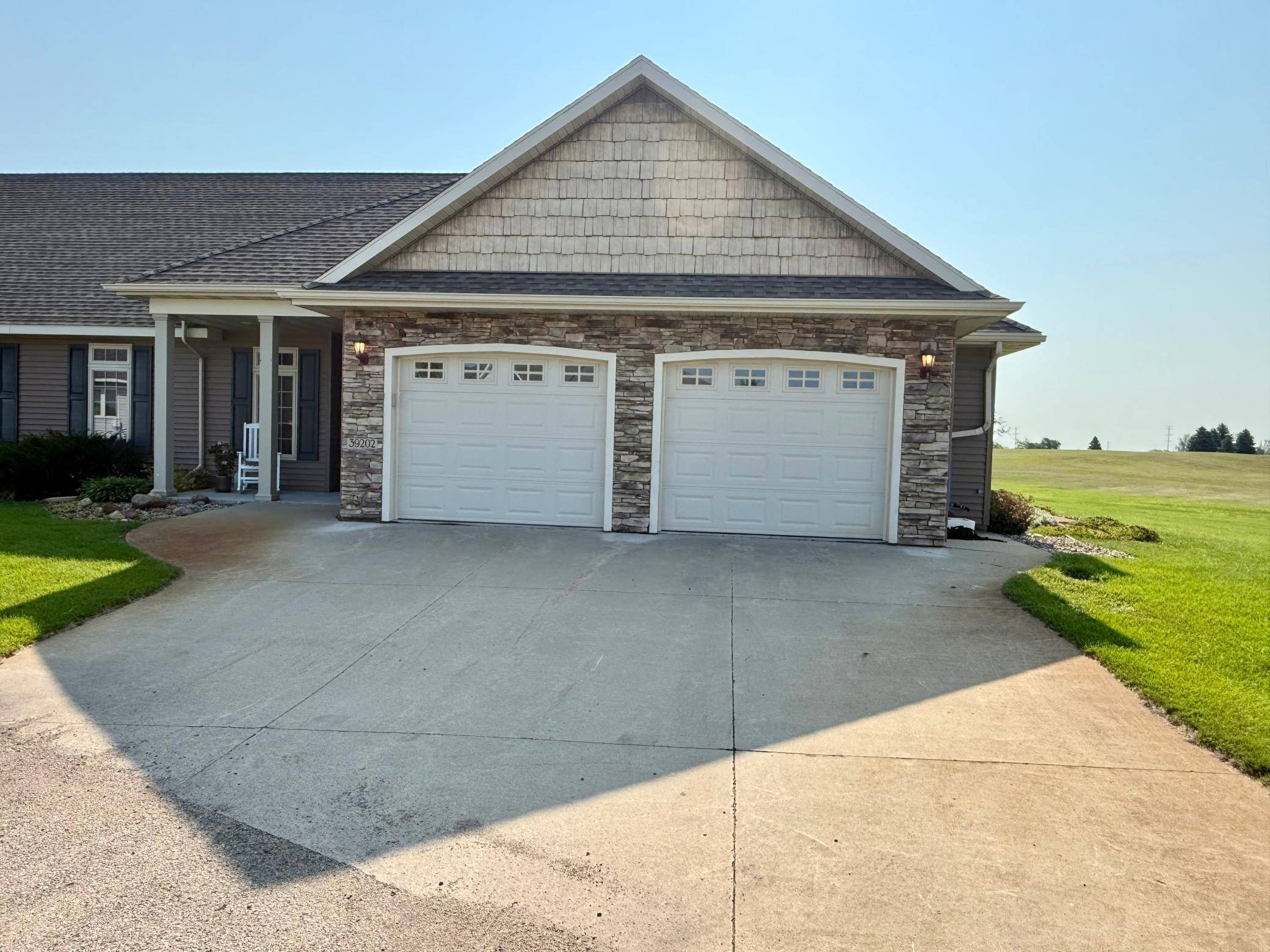 39202 Wild Rose CT, Sauk Centre, MN 56378