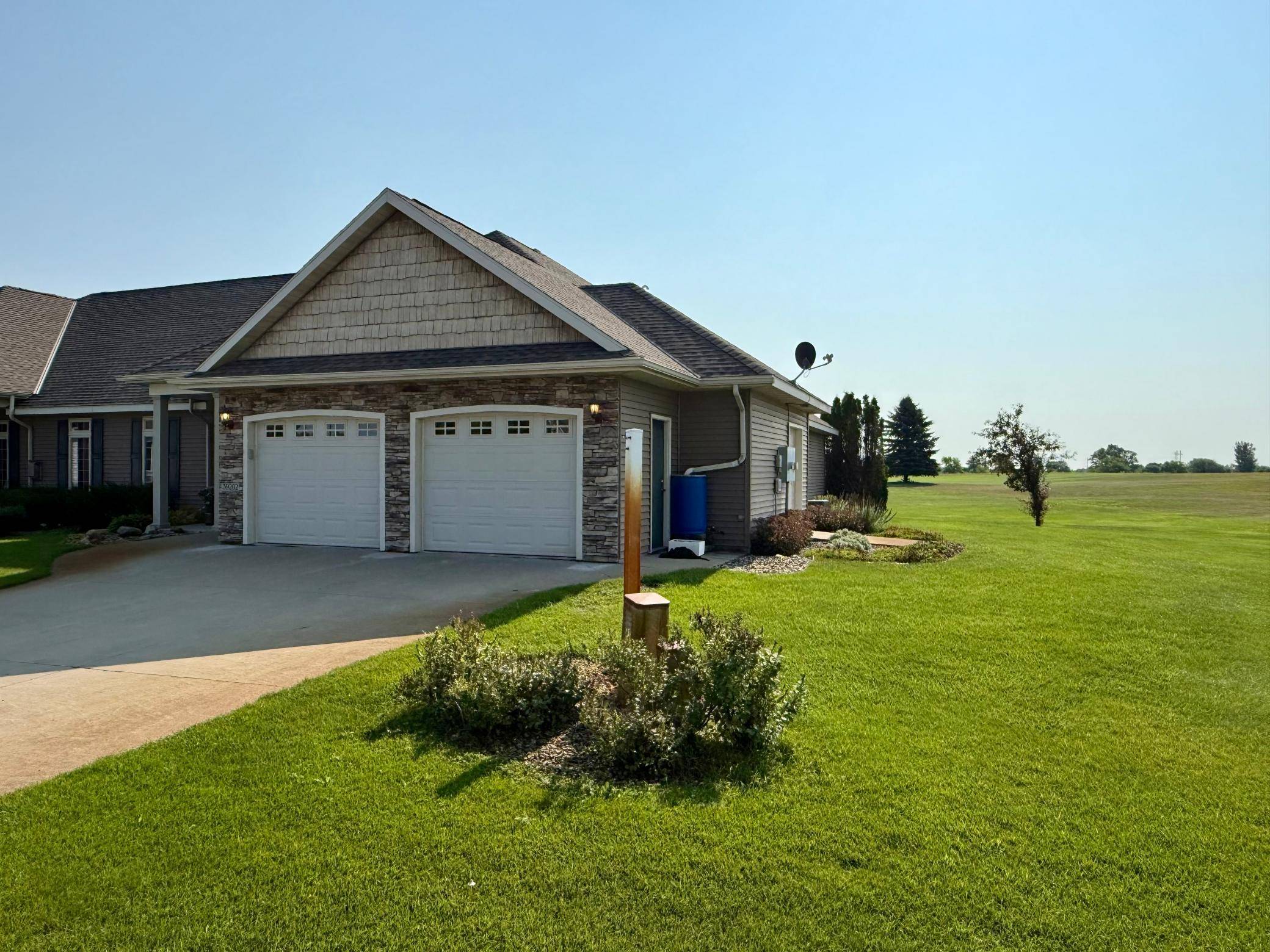 39202 Wild Rose CT, Sauk Centre, MN 56378