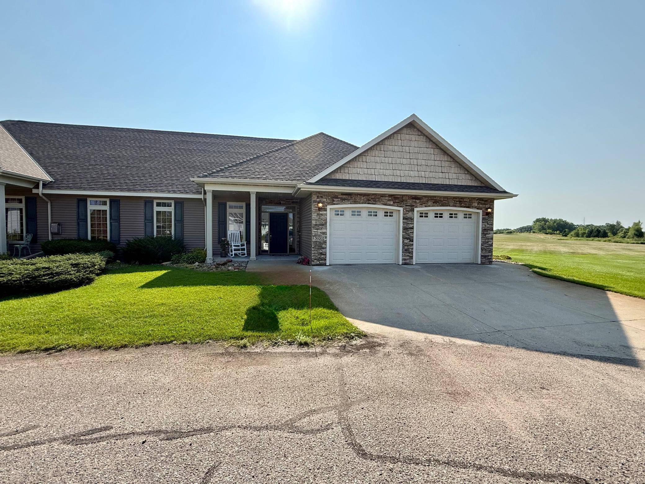 39202 Wild Rose CT, Sauk Centre, MN 56378