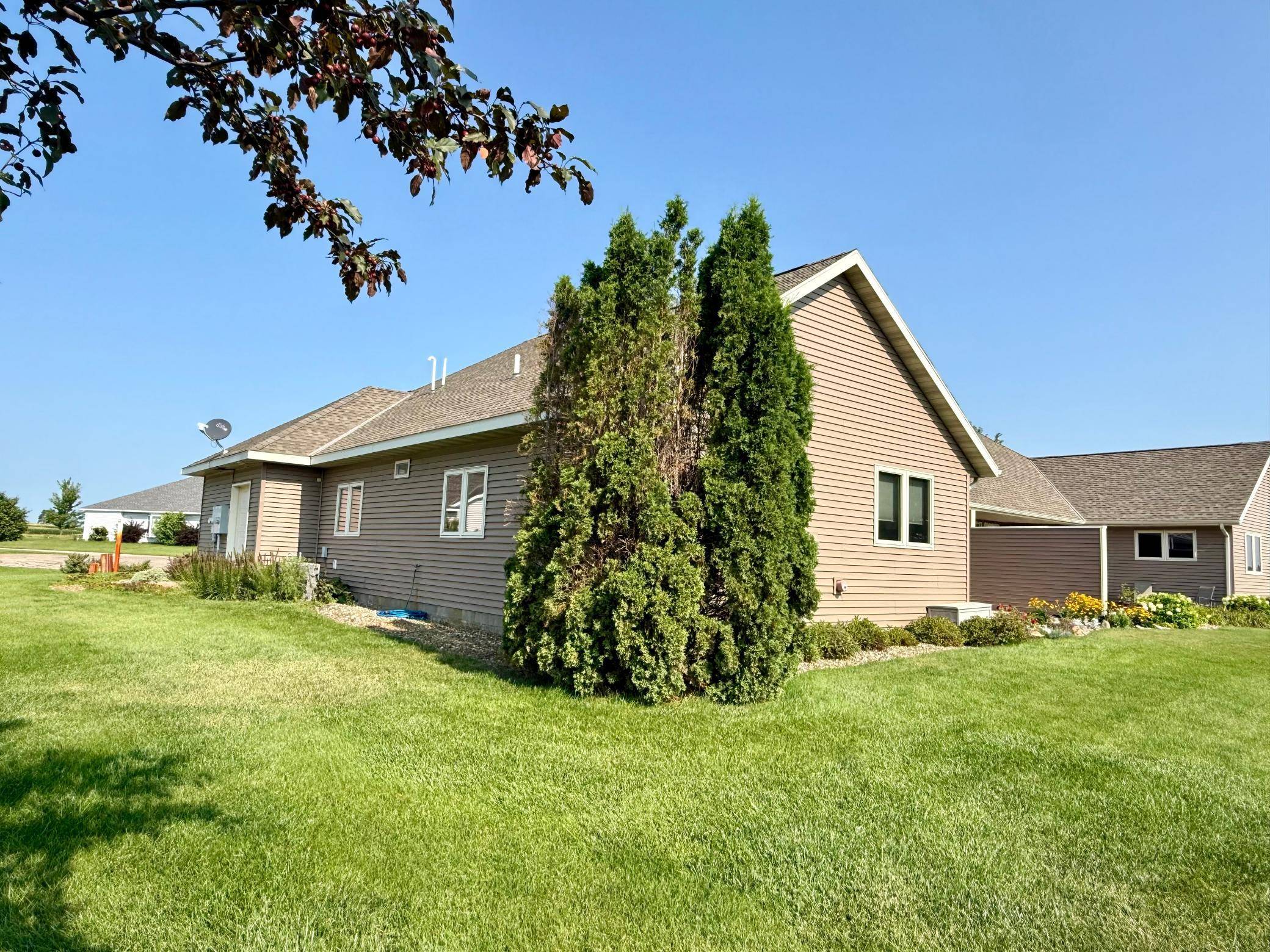 39202 Wild Rose CT, Sauk Centre, MN 56378