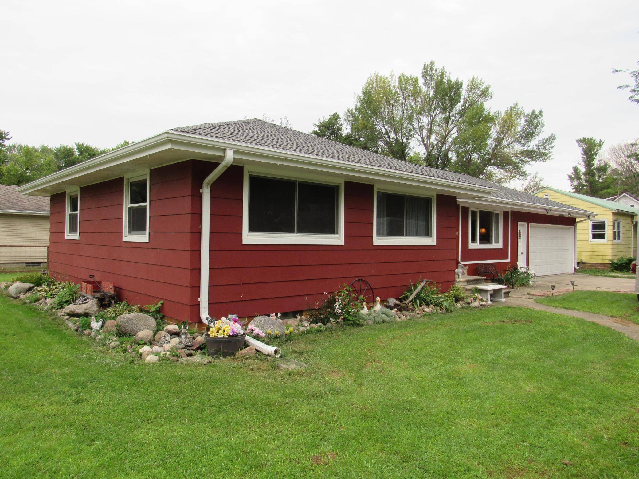 102 6th ST S, Swea City, IA 50590