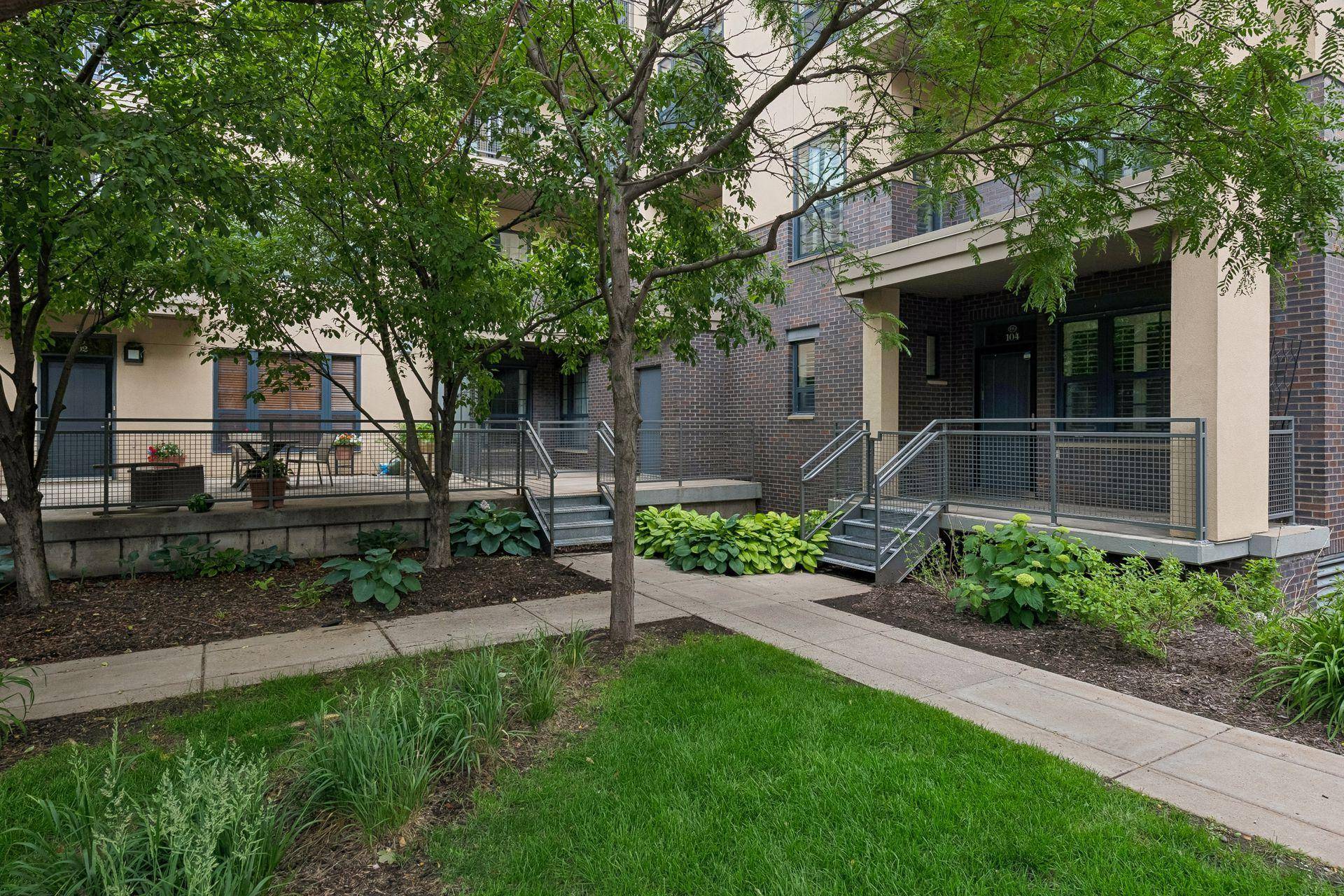 2566 Ellis AVE #104, Saint Paul, MN 55114