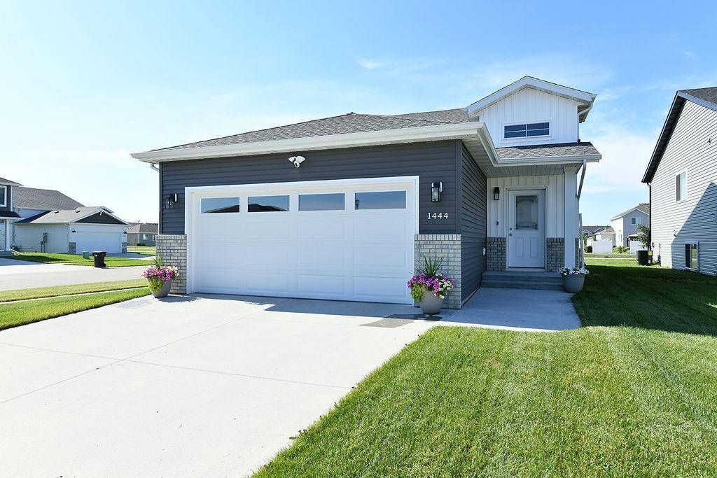 1444 69 AVE S, Fargo, ND 58104