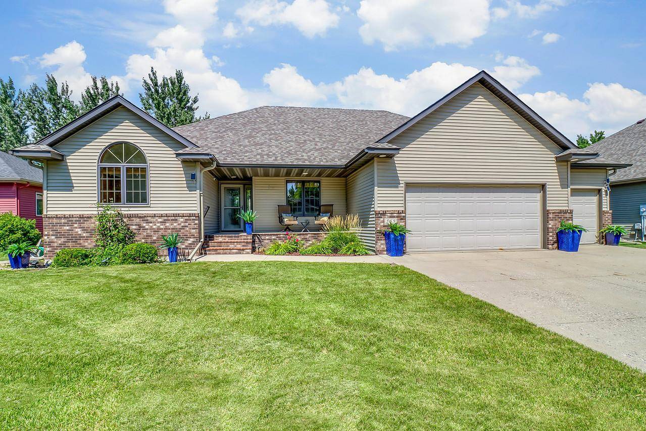 555 Queens CT, Moorhead, MN 56560