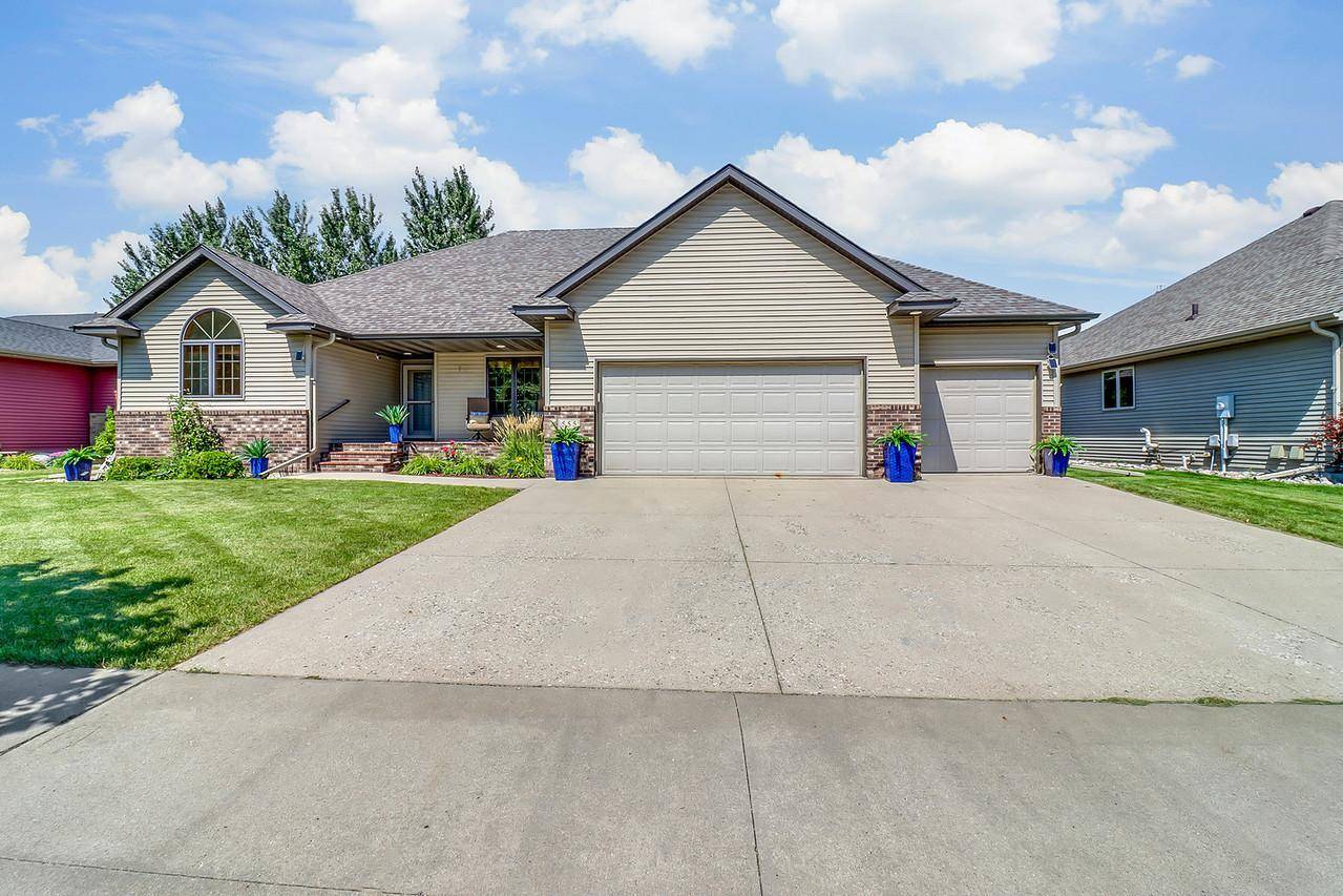 555 Queens CT, Moorhead, MN 56560
