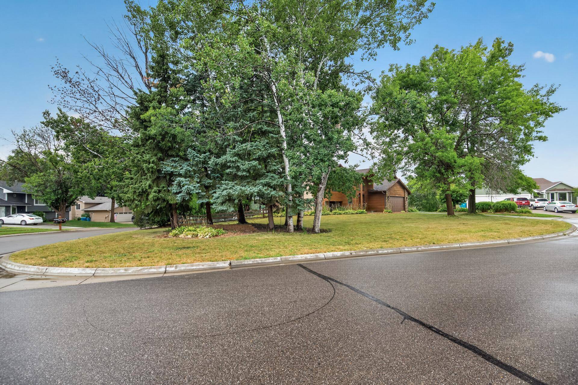 11607 Hillside CIR N, Champlin, MN 55316