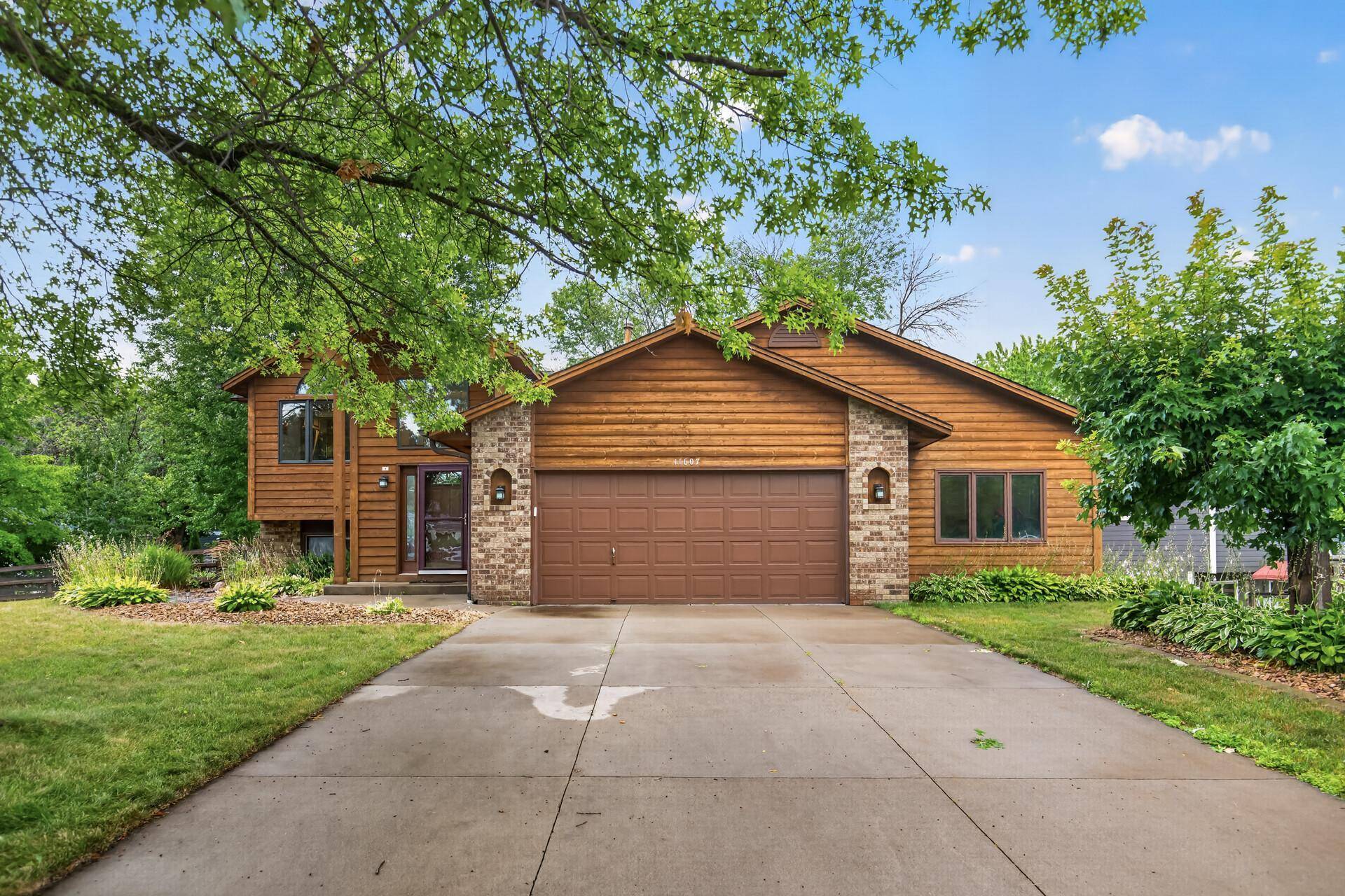 11607 Hillside CIR N, Champlin, MN 55316