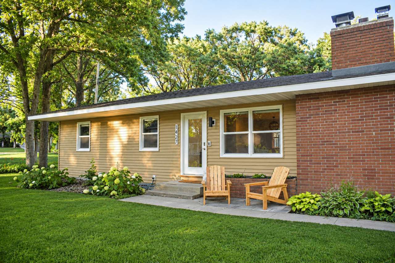 1427 Lori AVE, Detroit Lakes, MN 56501