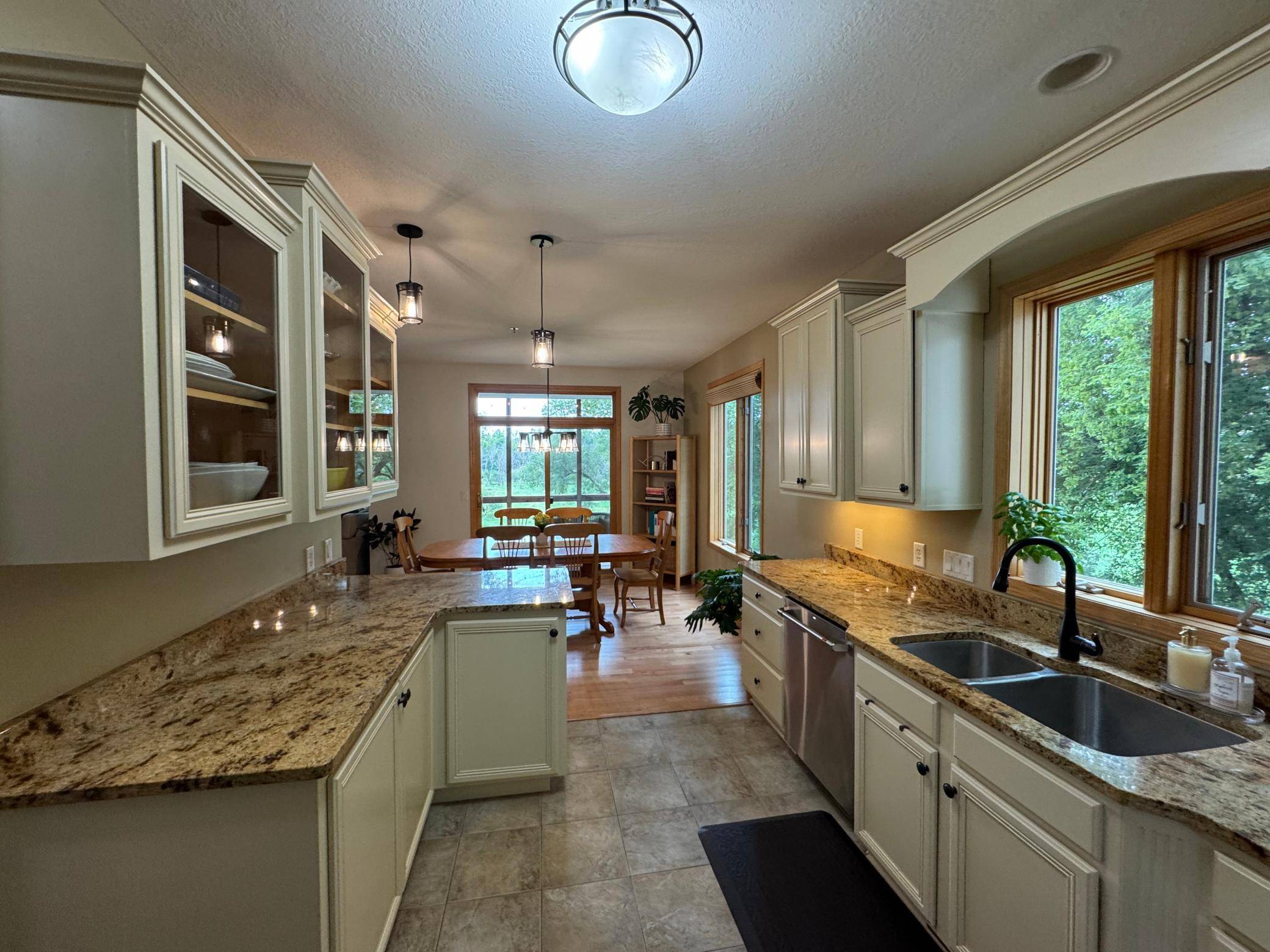 17731 Southridge CT #Q, Minnetonka, MN 55345