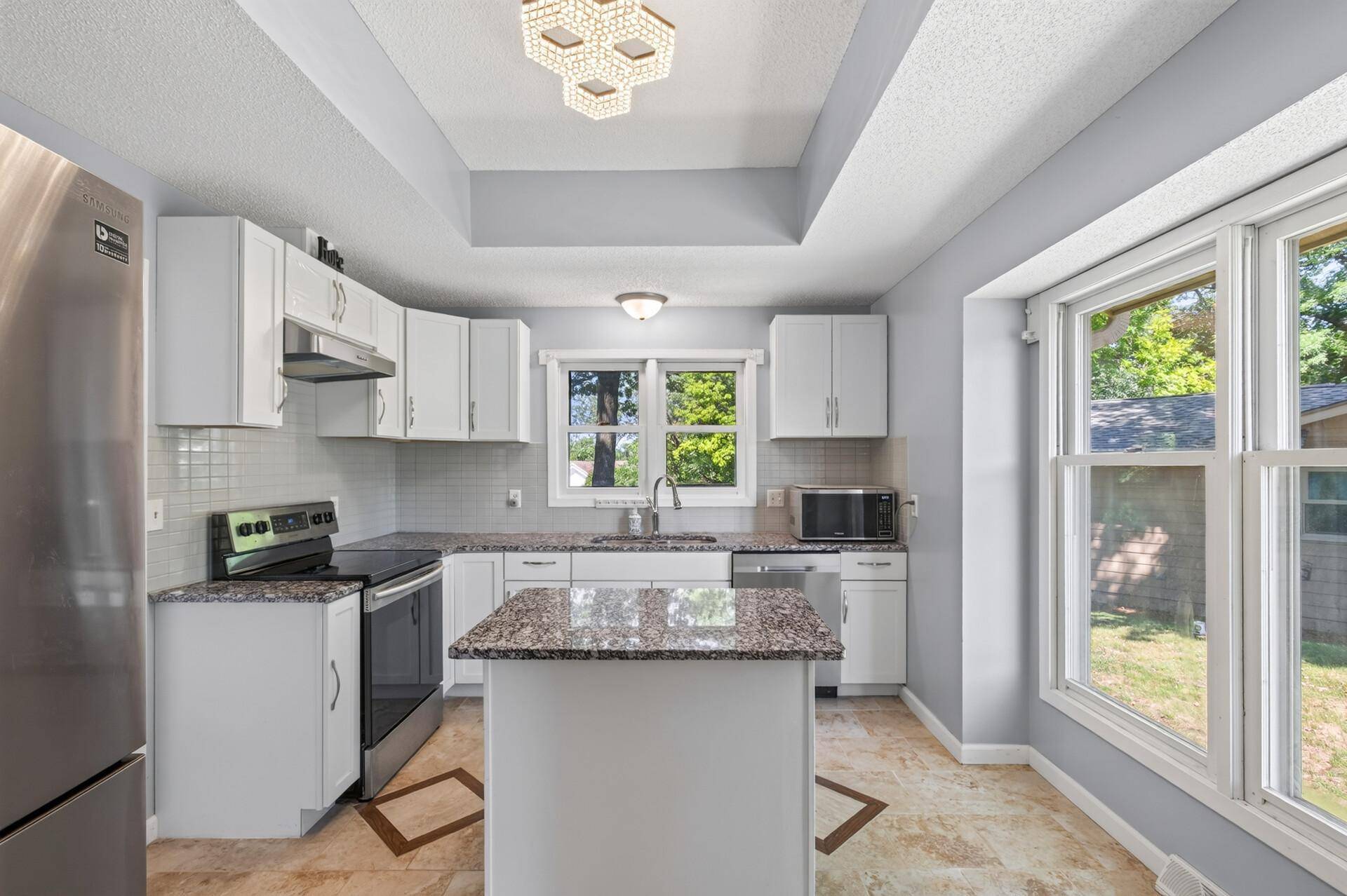 5795 Shannon TRL SE, Prior Lake, MN 55372