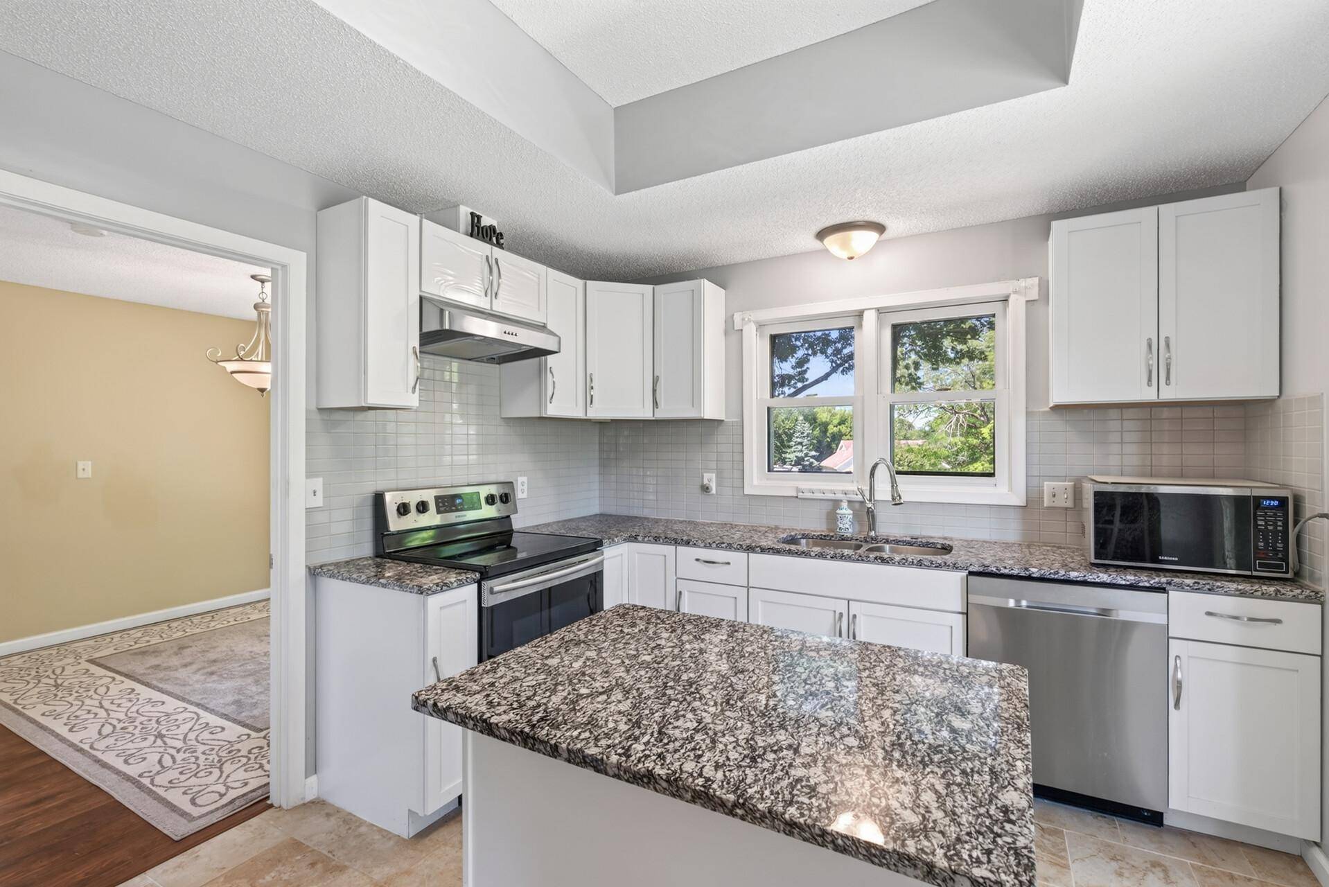5795 Shannon TRL SE, Prior Lake, MN 55372