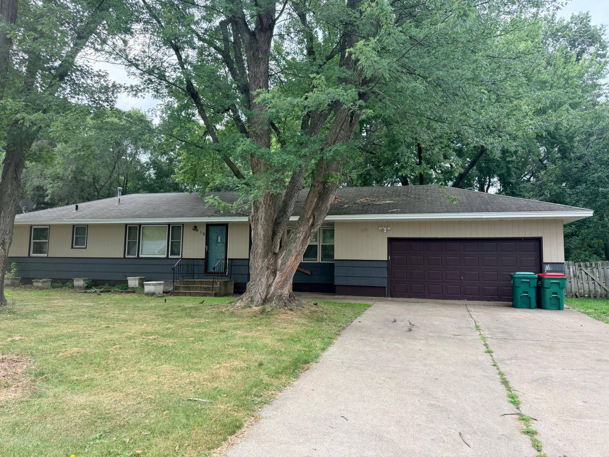 916 112th AVE NW, Coon Rapids, MN 55448