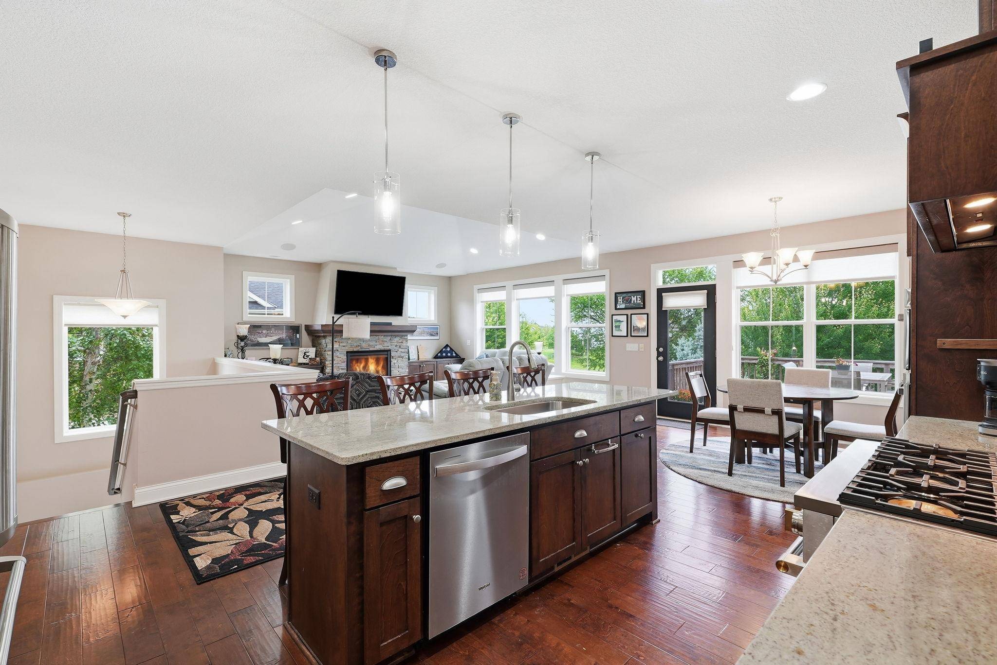 16588 E Lake DR, Lakeville, MN 55044
