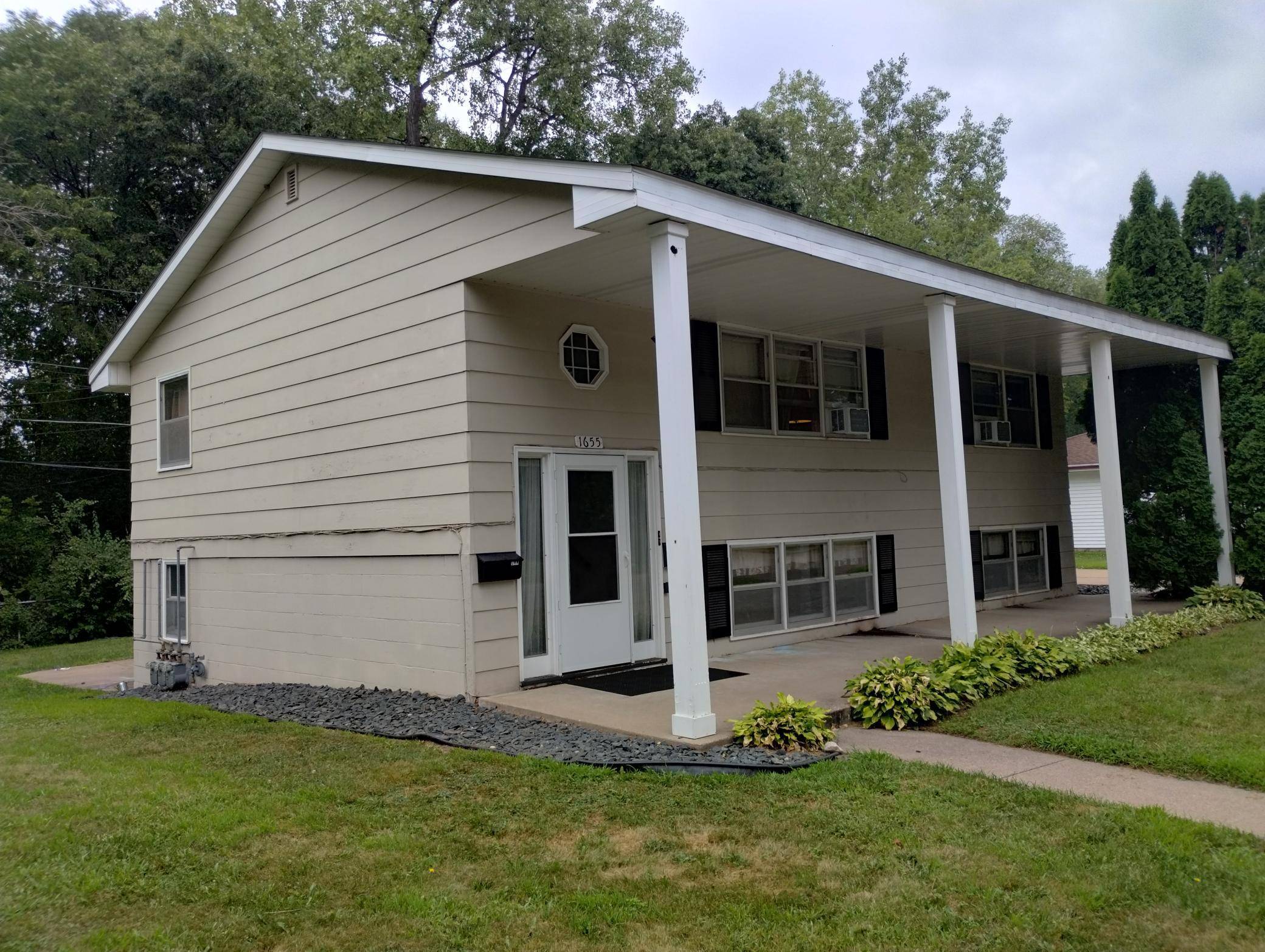 1655 Mcafee ST, Saint Paul, MN 55106