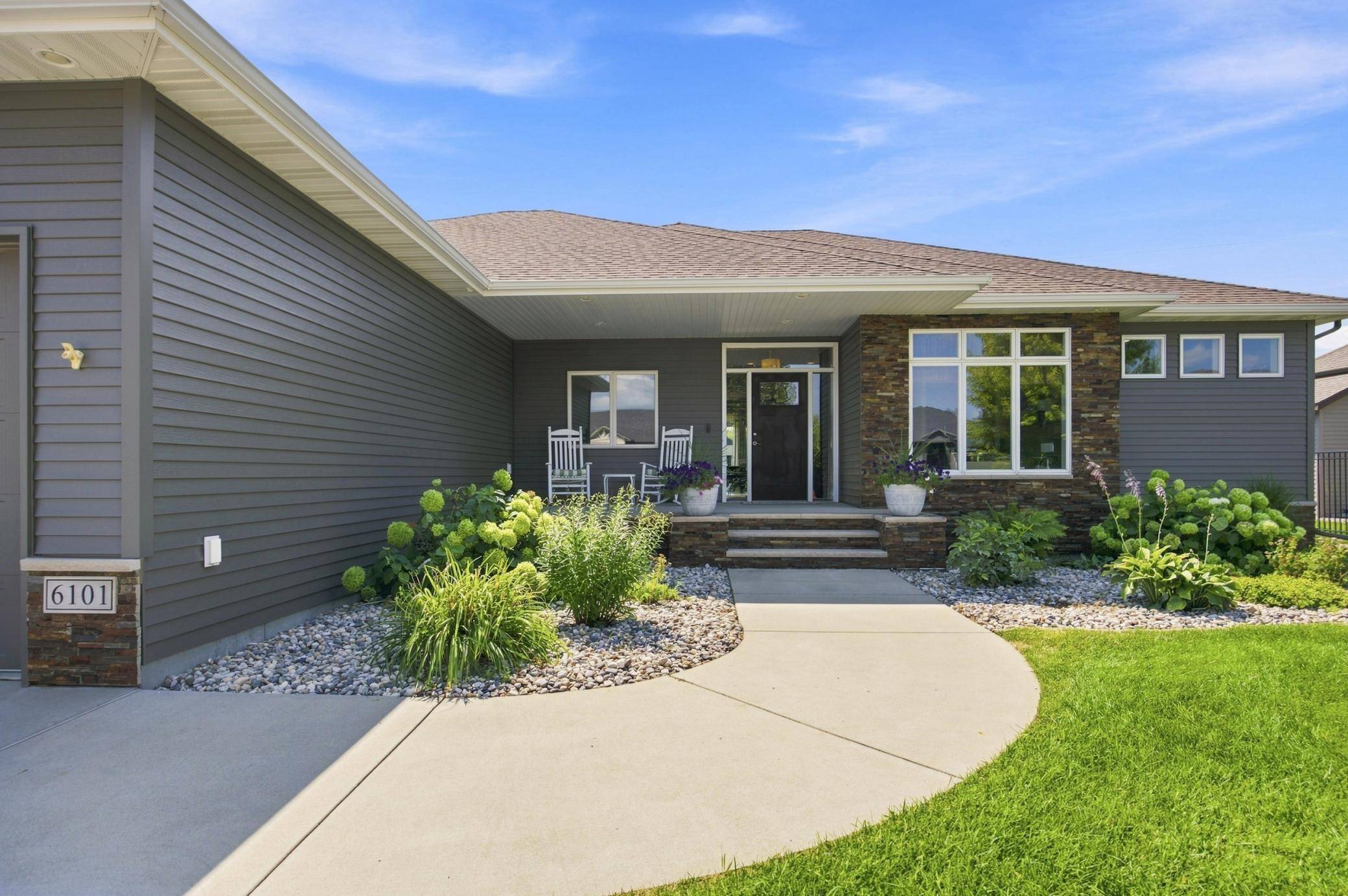 6101 Silverleaf DR S, Fargo, ND 58104