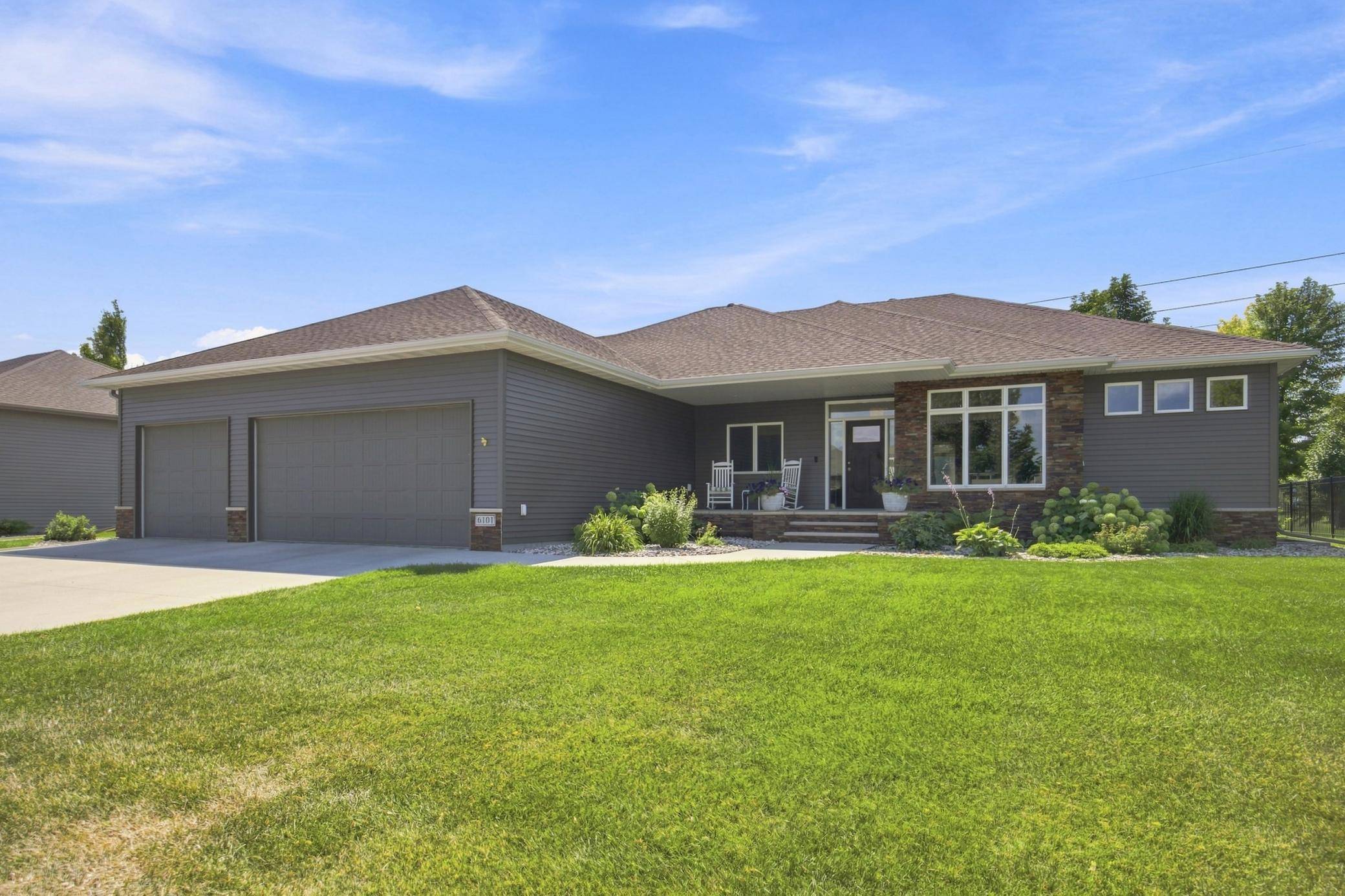 6101 Silverleaf DR S, Fargo, ND 58104