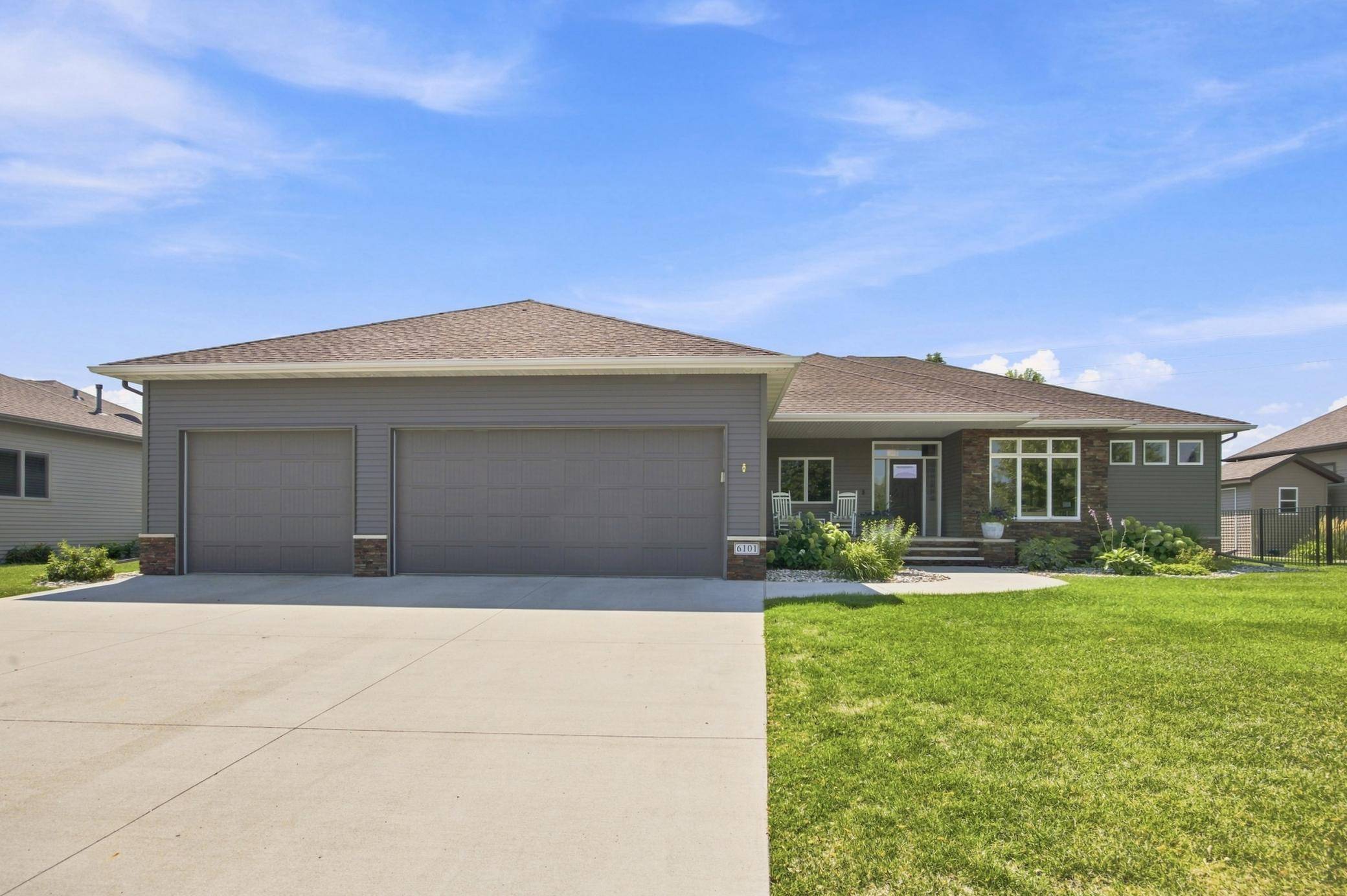6101 Silverleaf DR S, Fargo, ND 58104