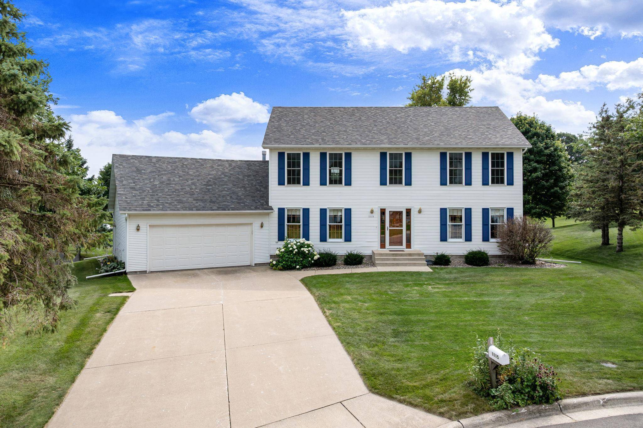 1115 Jerake PL, Owatonna, MN 55060