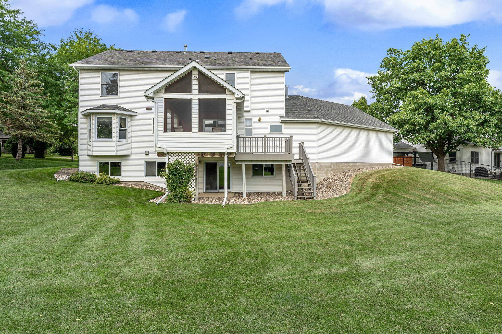 1115 Jerake PL, Owatonna, MN 55060