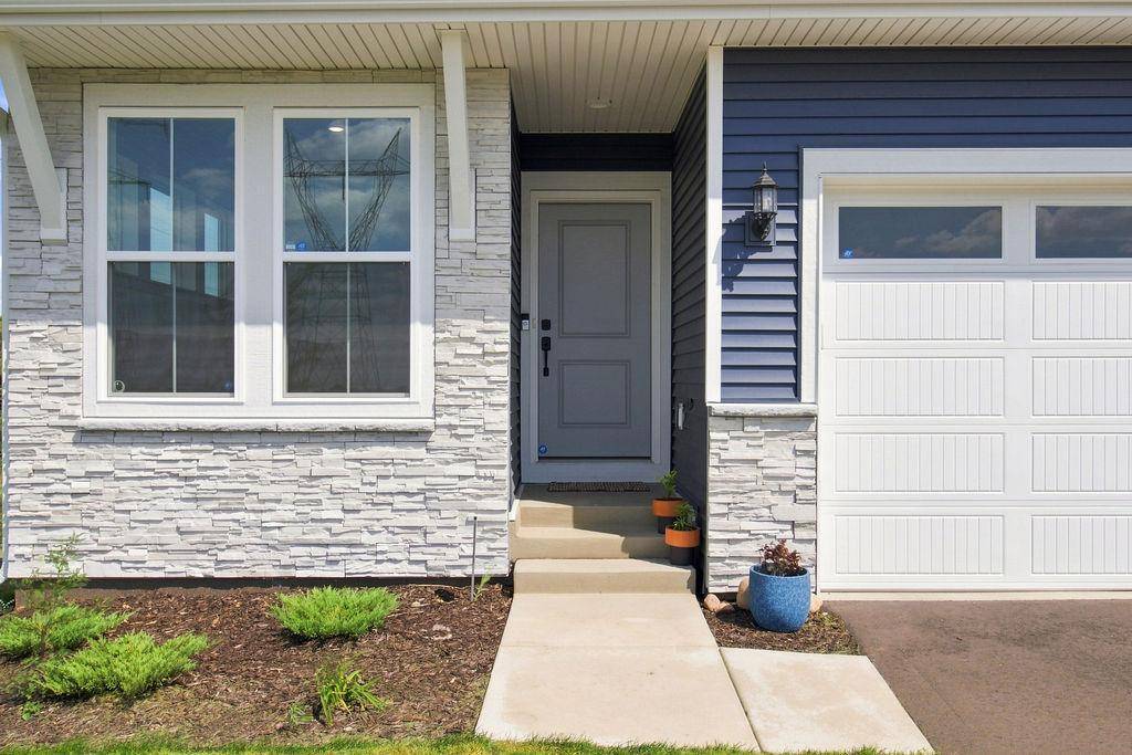 1407 Summerland WAY, Shakopee, MN 55379