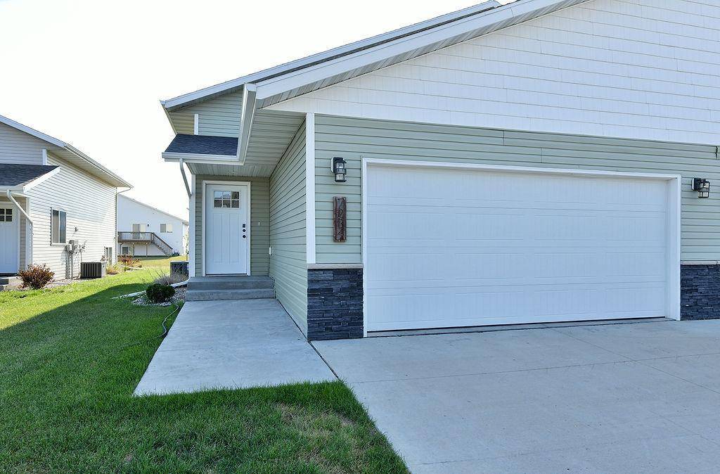 7284 30th ST S, Fargo, ND 58104