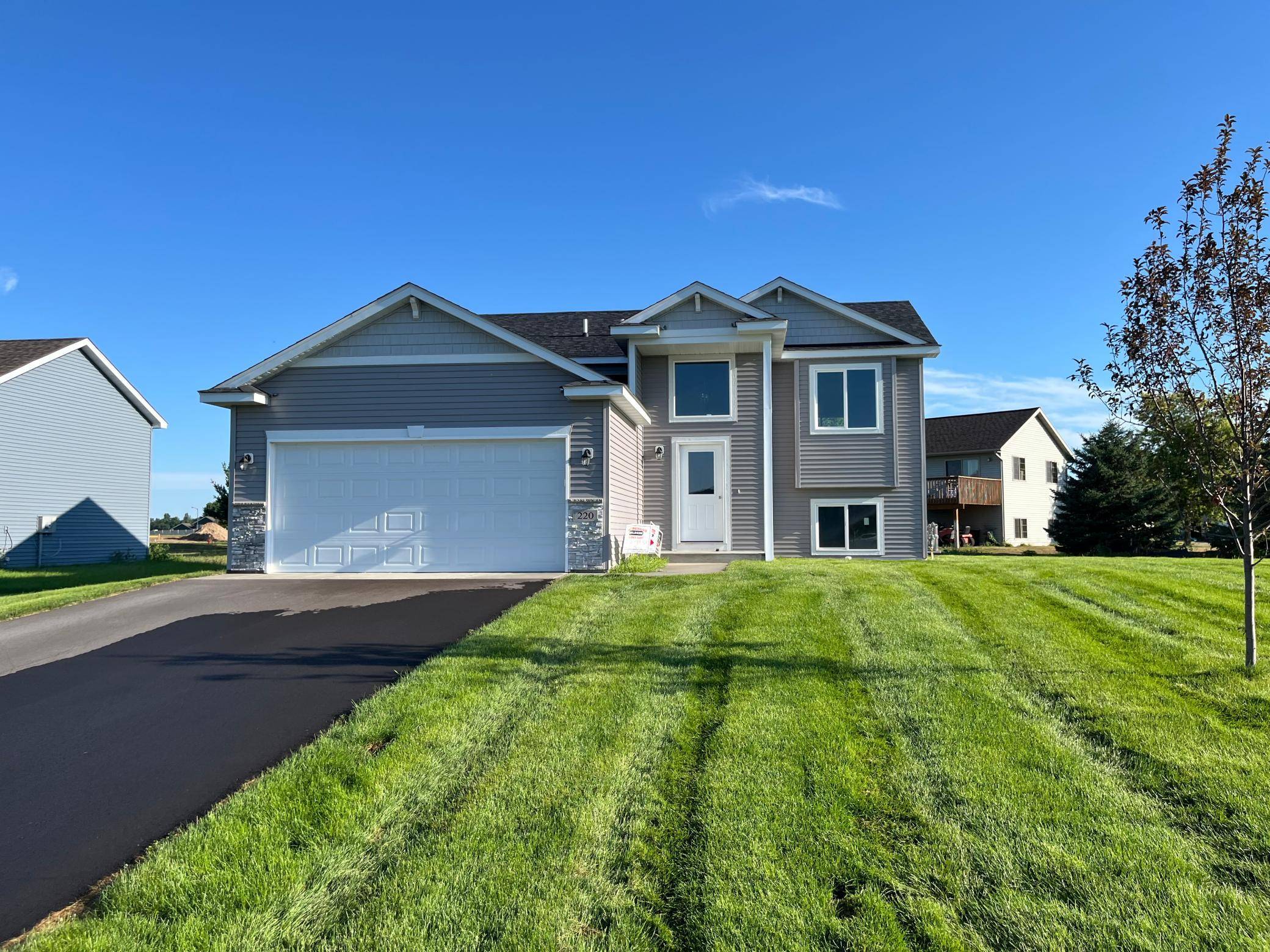 1802 Oak Pond DR NW, Sauk Rapids, MN 56379