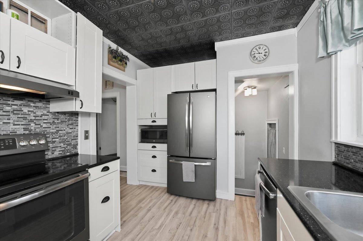 902 E 8th ST, Superior, WI 54880