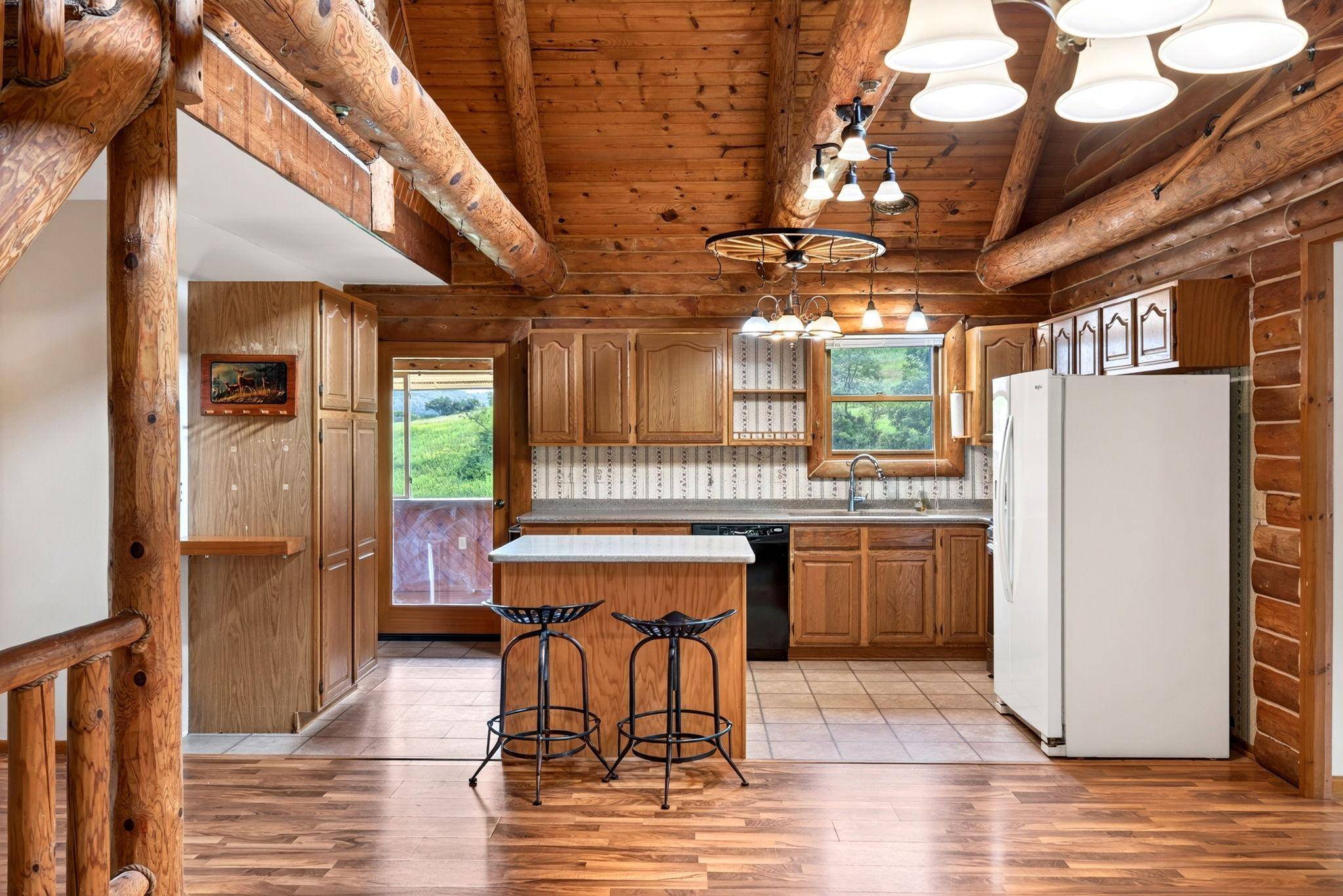 565 Beckman RD, La Crescent, MN 55947