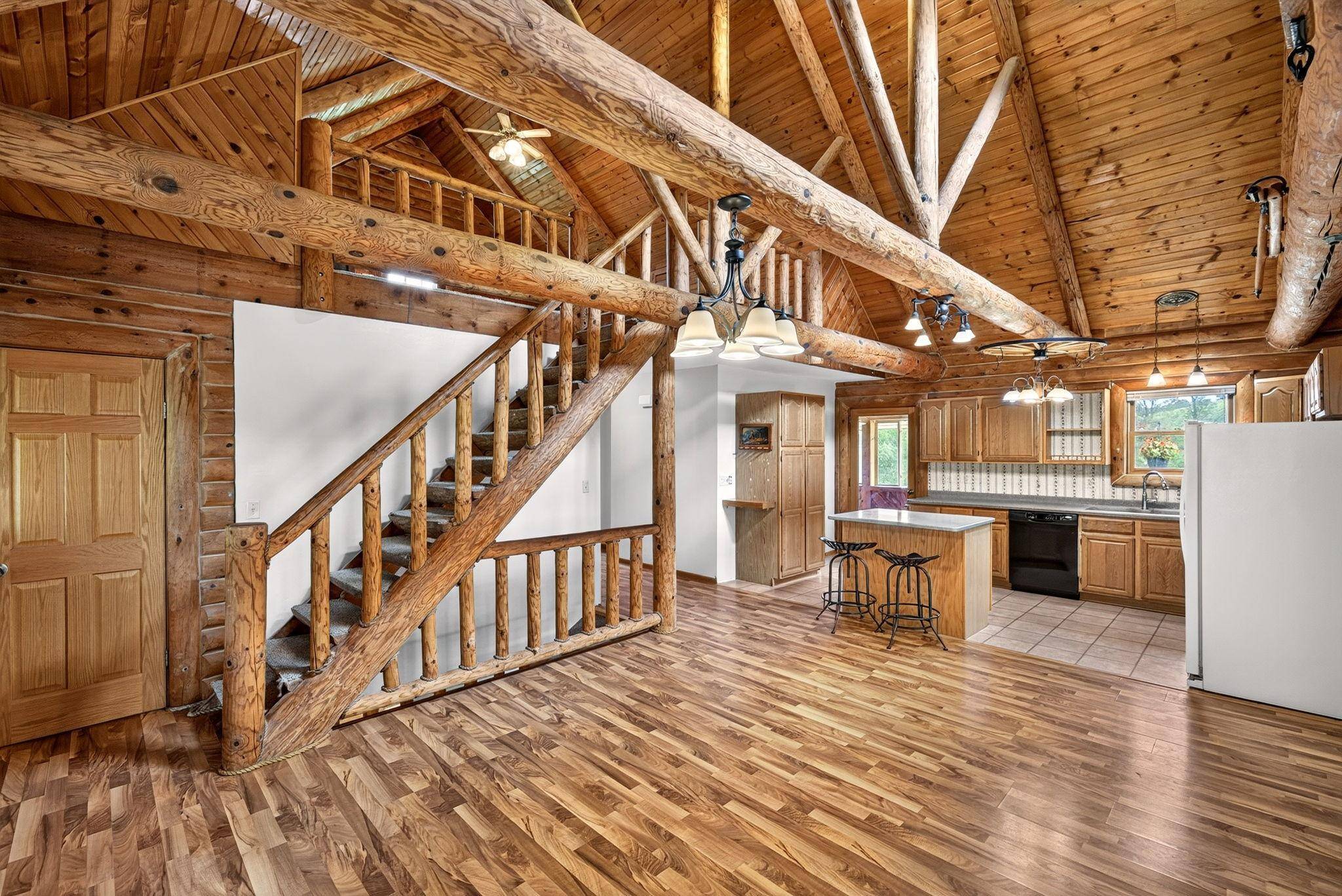 565 Beckman RD, La Crescent, MN 55947