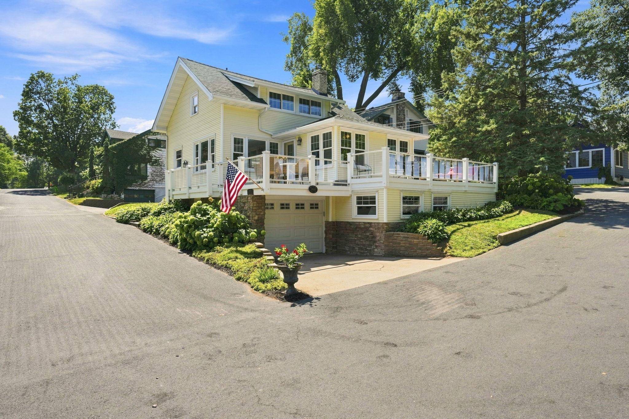 2800 Center RD, Wayzata, MN 55391