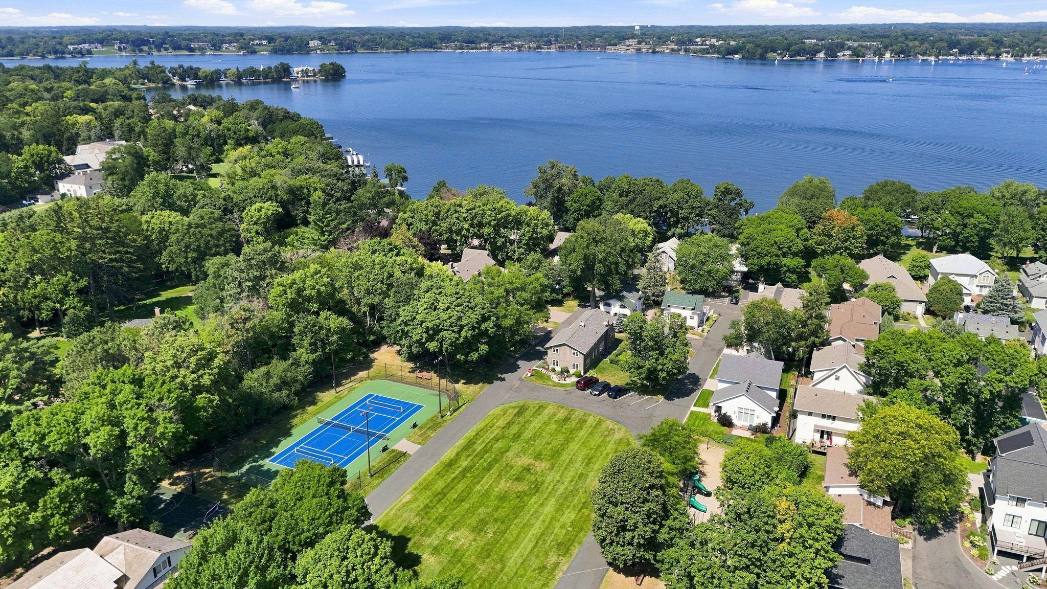 2800 Center RD, Wayzata, MN 55391