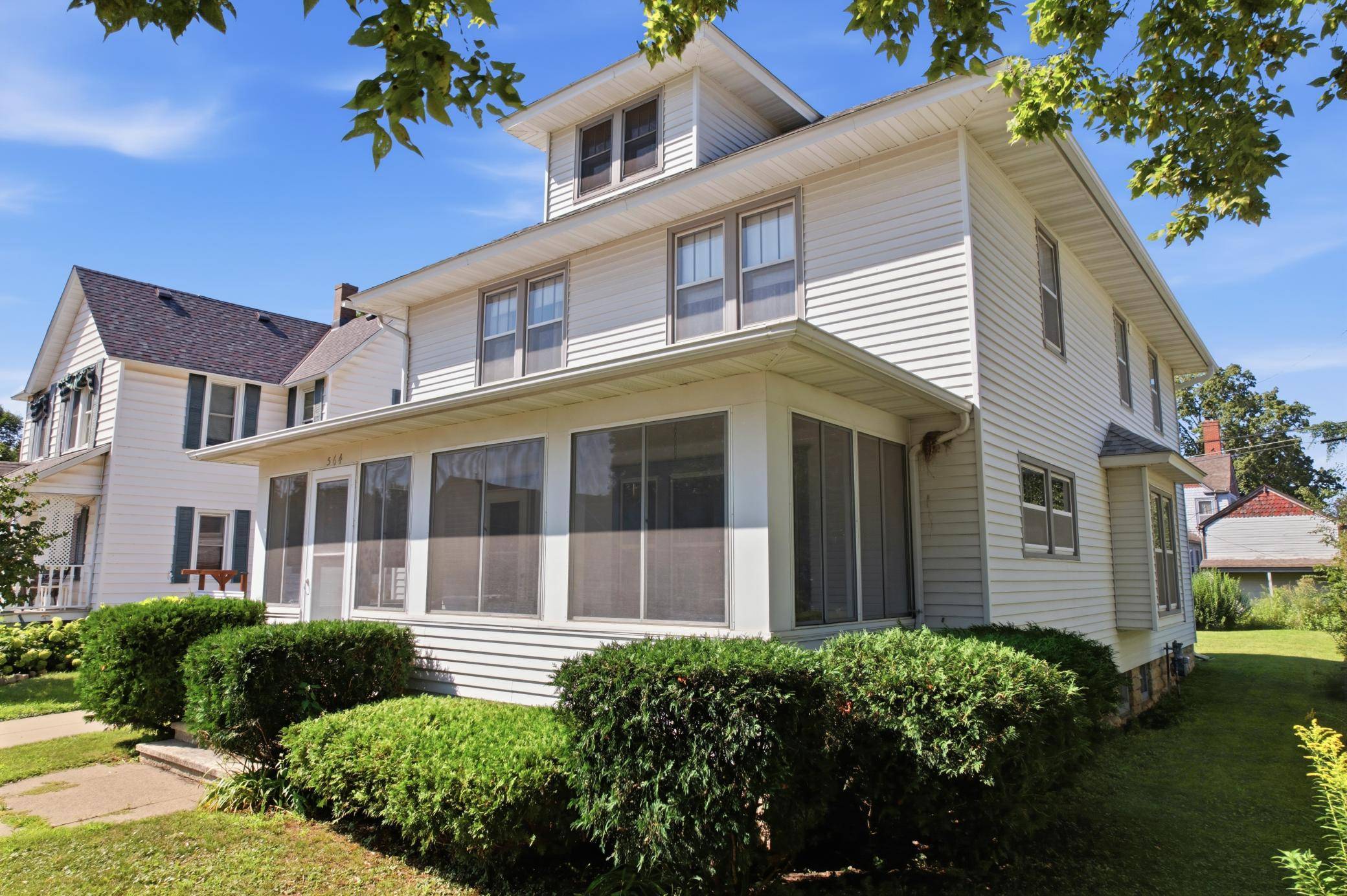 564 W Wabasha ST, Winona, MN 55987