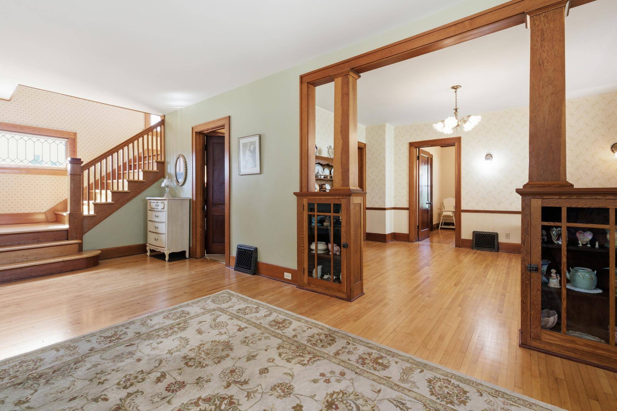 564 W Wabasha ST, Winona, MN 55987