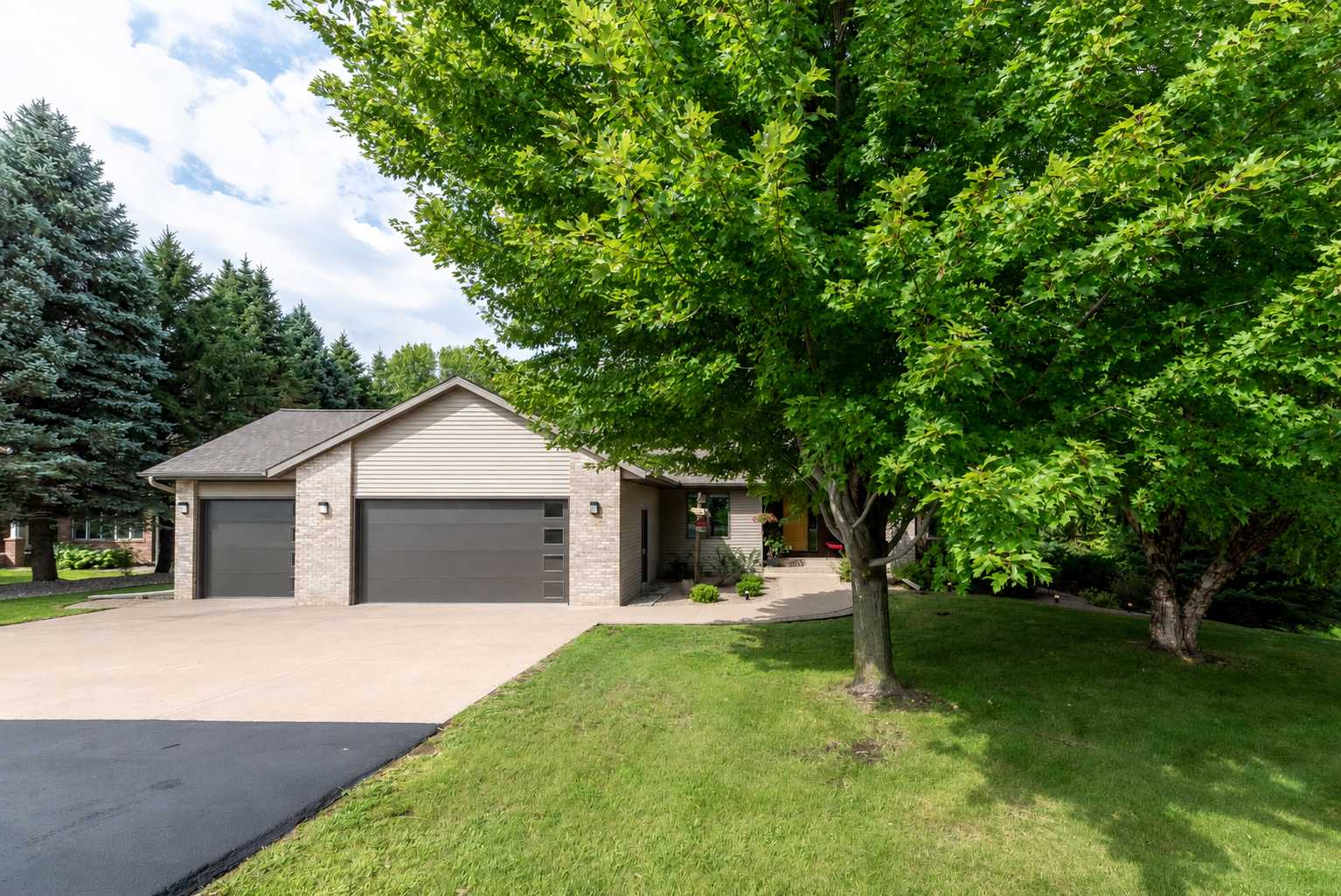 24200 Gingerale TRL, Madison Lake, MN 56063