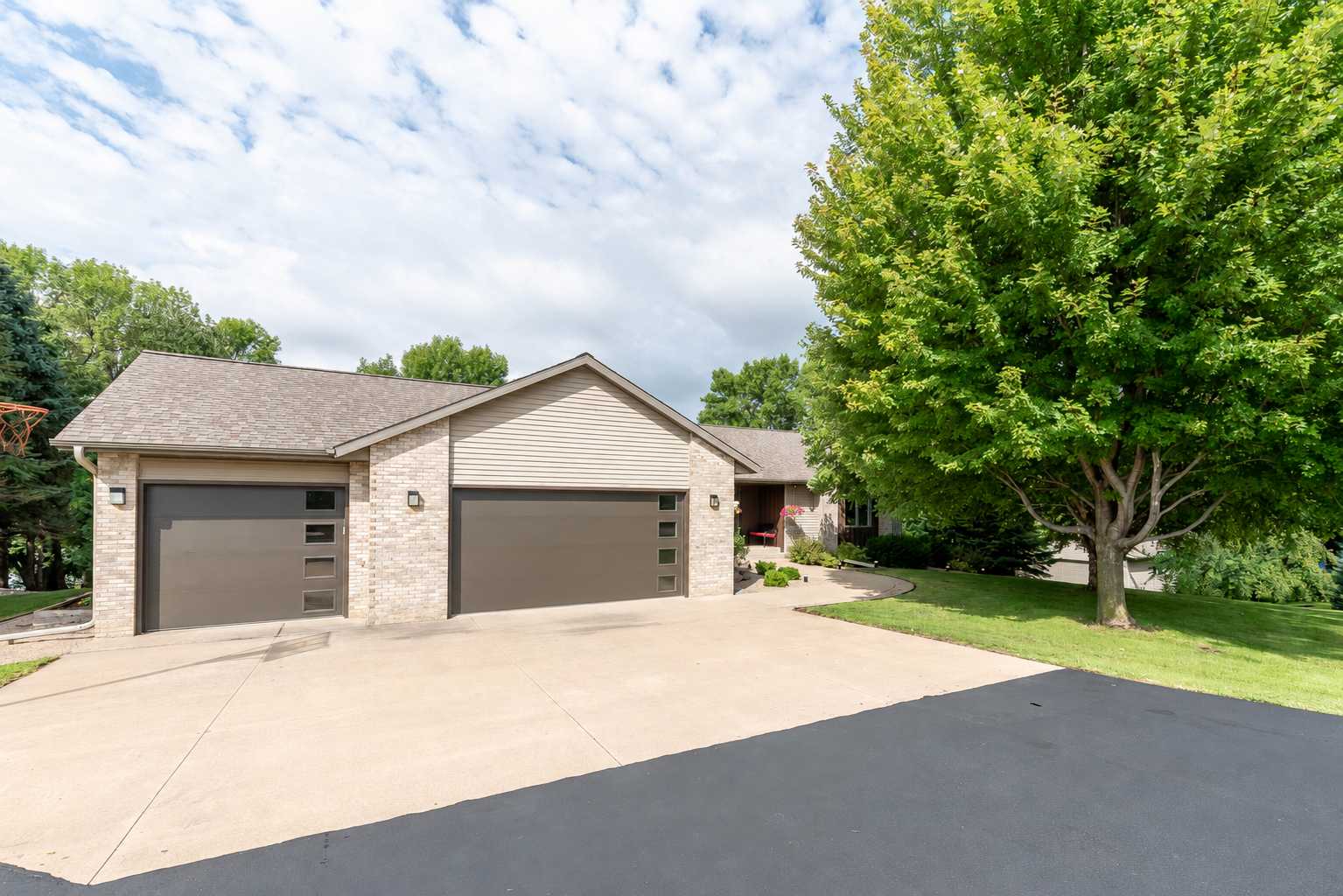 24200 Gingerale TRL, Madison Lake, MN 56063