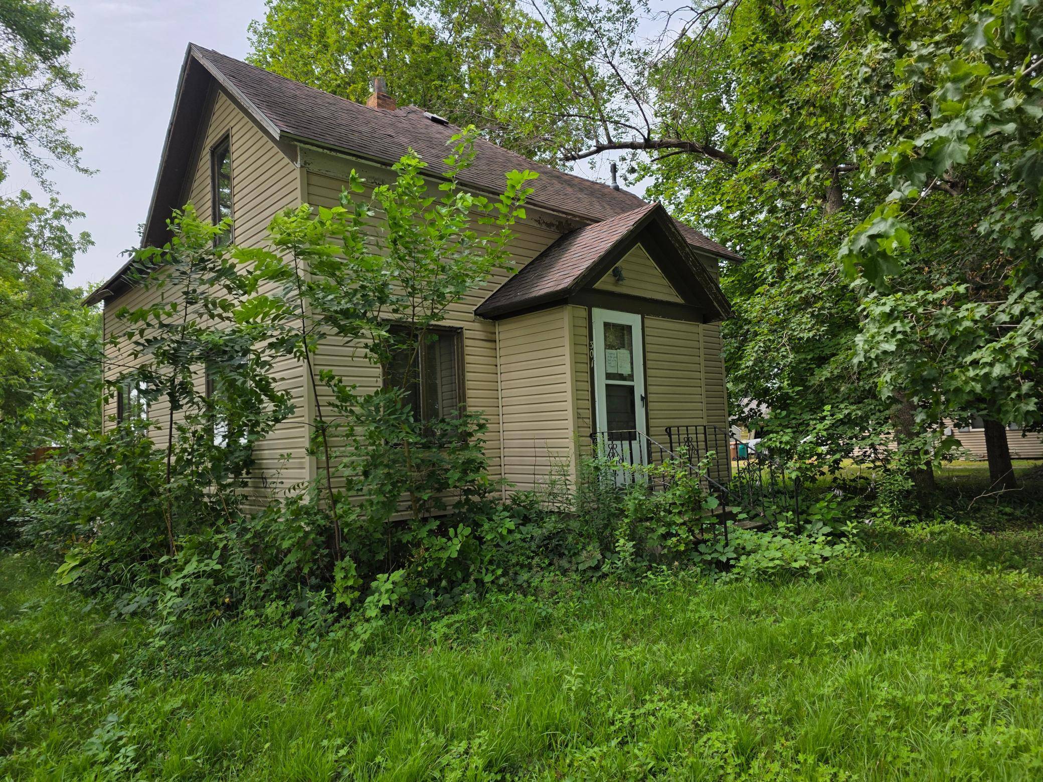 301 Main ST W, Clarks Grove, MN 56016
