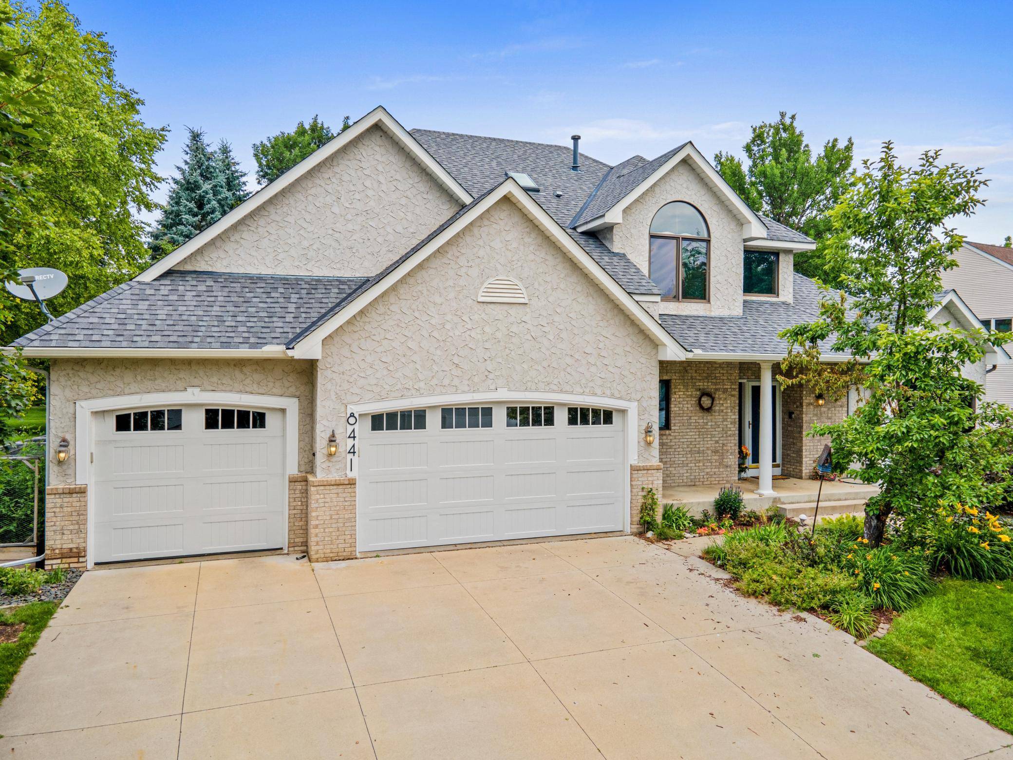 8441 W Lake DR, Chanhassen, MN 55317