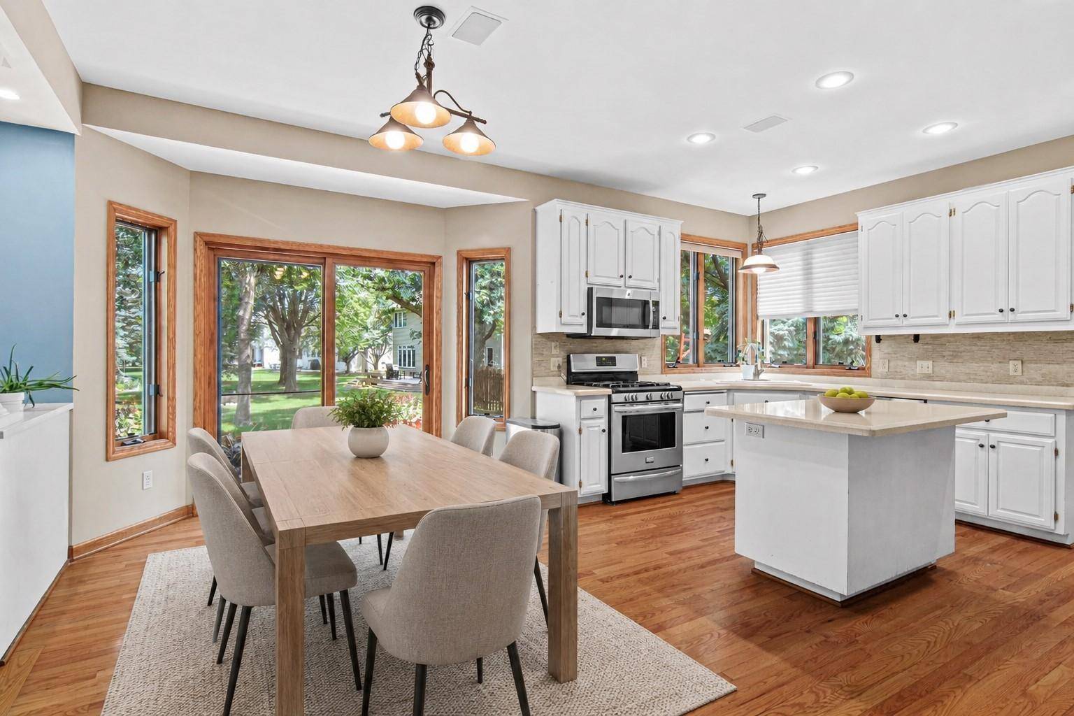 8441 W Lake DR, Chanhassen, MN 55317