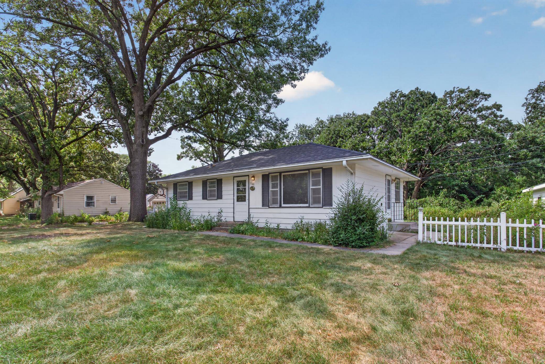 7340 Knollwood DR, Mounds View, MN 55112