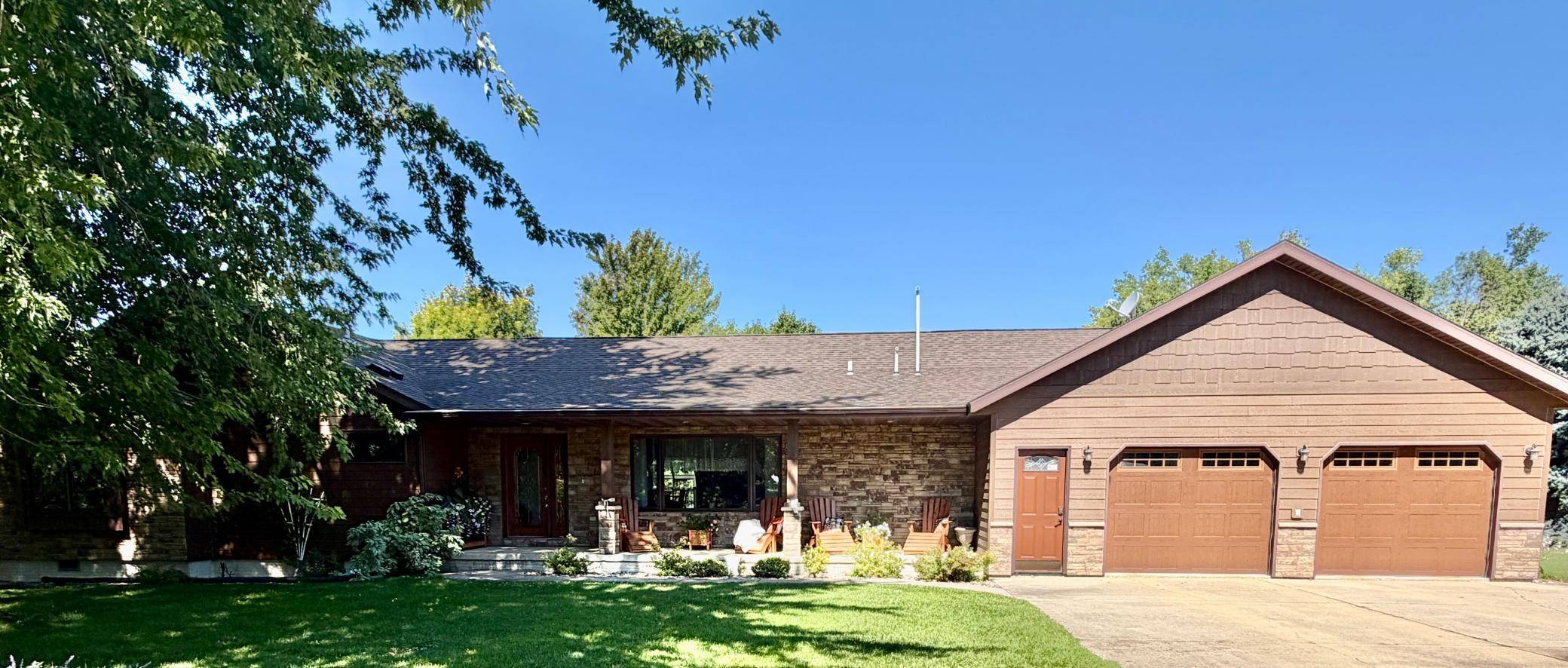 1625 Edgewater DR, Lake Benton, MN 56149