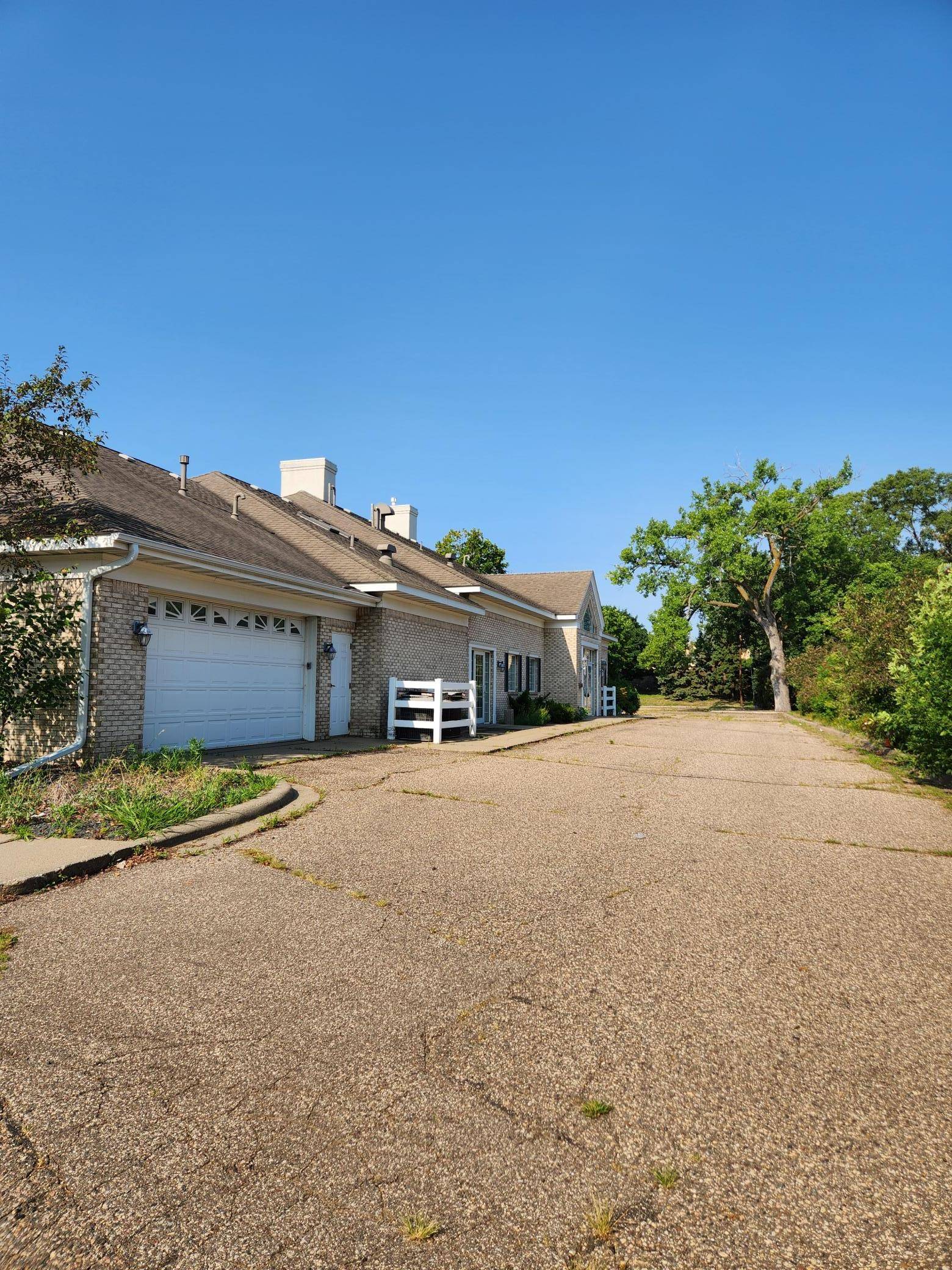 7300 42nd AVE N, New Hope, MN 55427