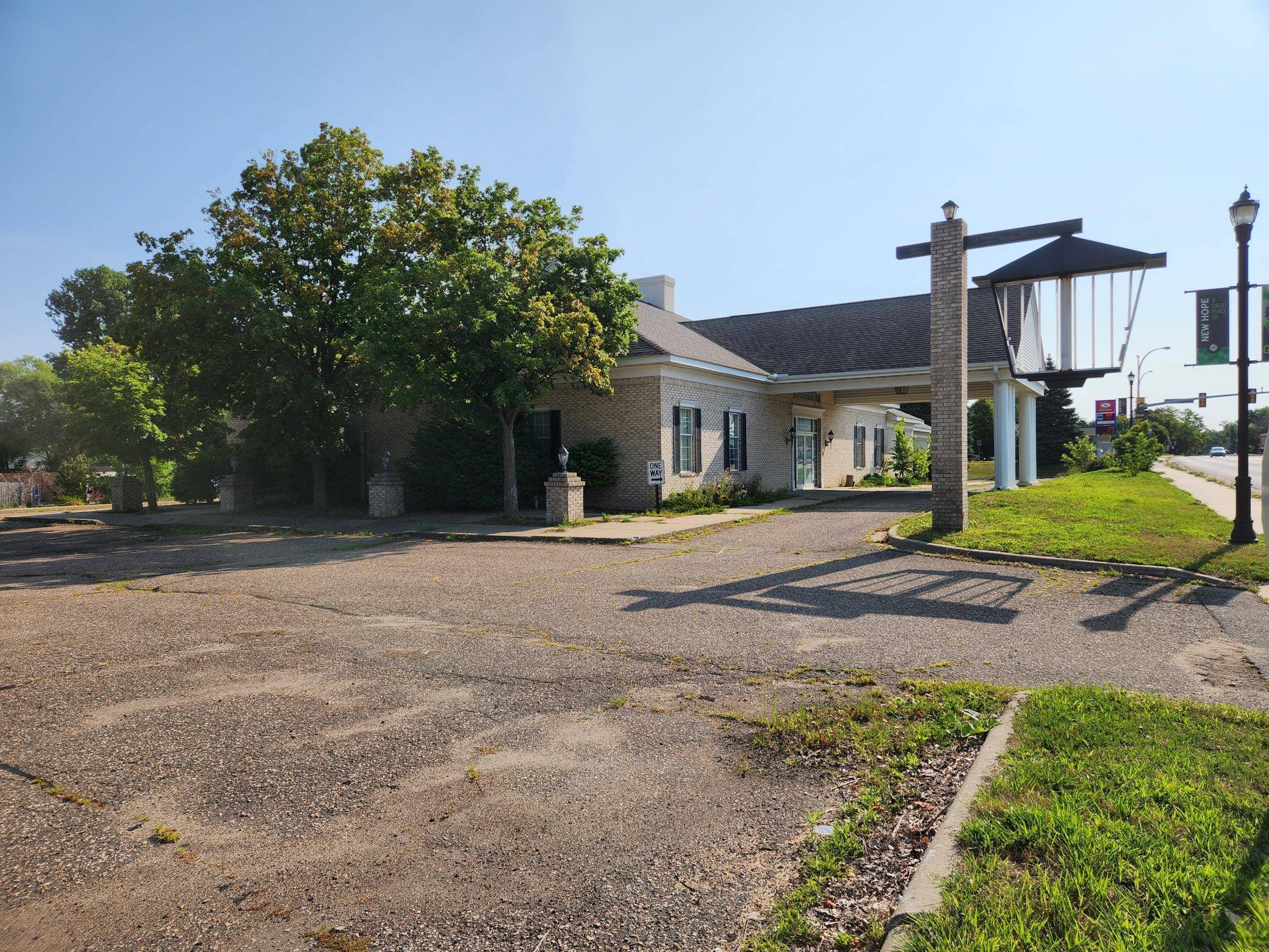 7300 42nd AVE N, New Hope, MN 55427