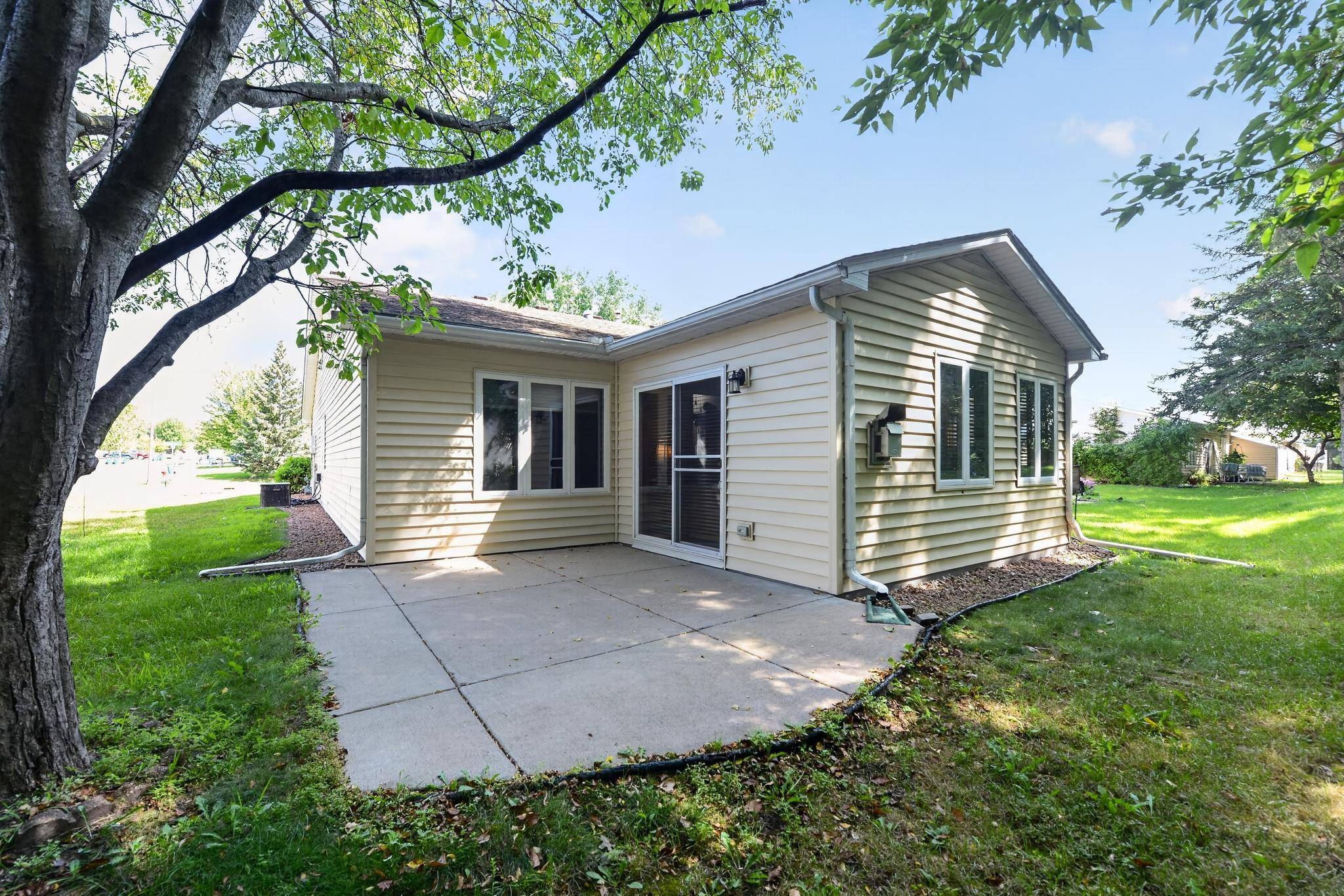 758 Garceau LN, Vadnais Heights, MN 55127