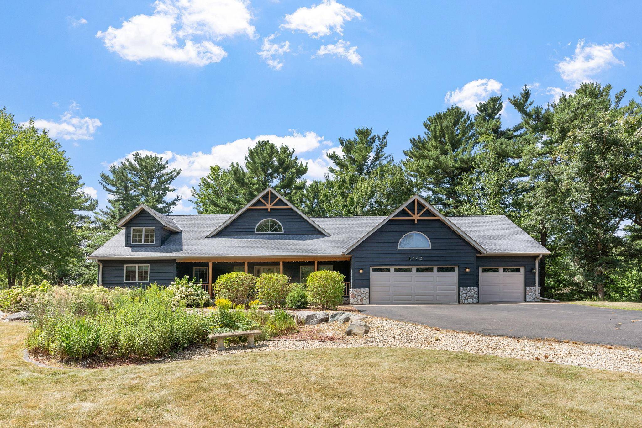 2403 Eagle Ridge DR, Menomonie, WI 54751