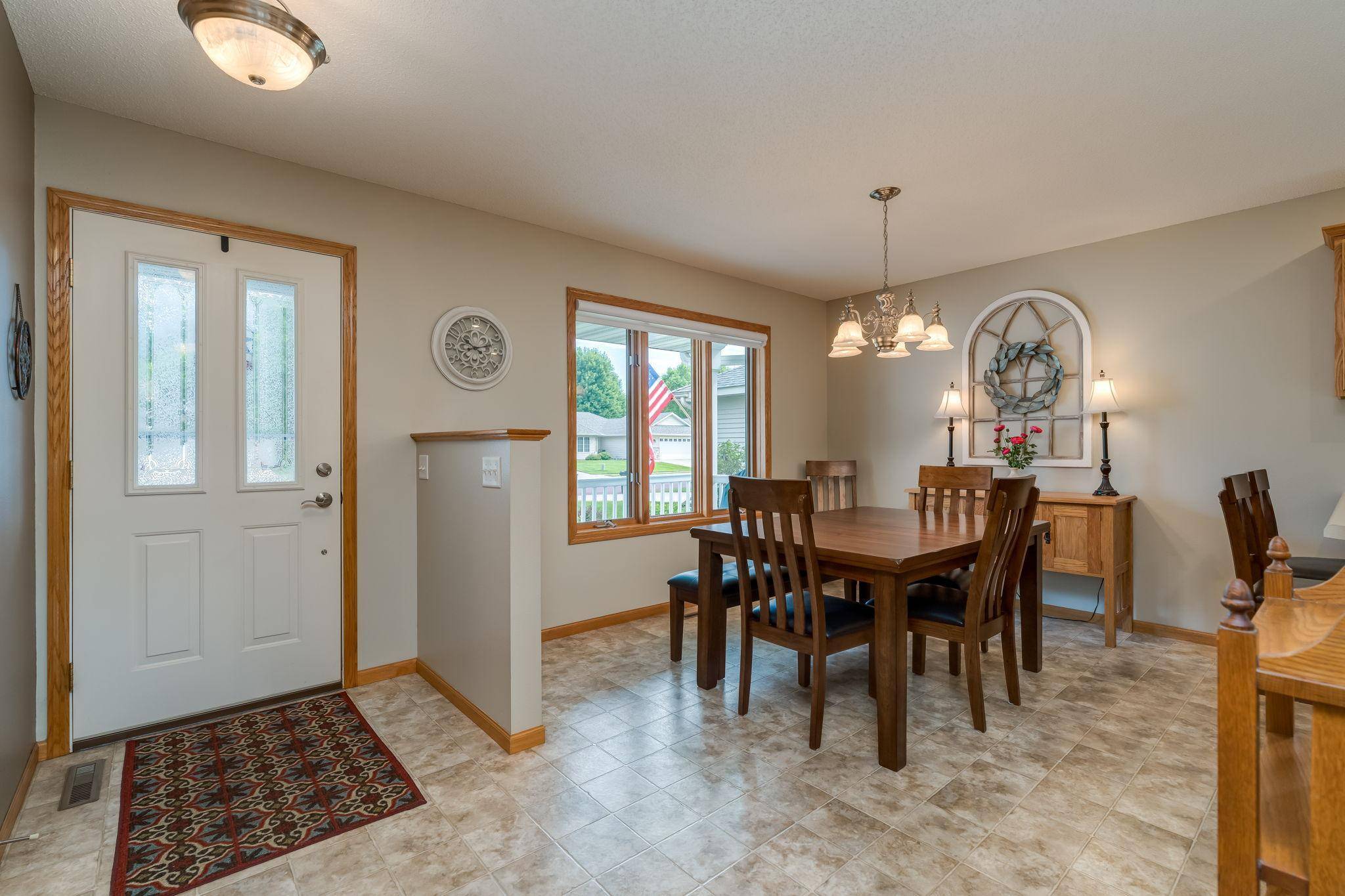 129 Cameo LN, Mankato, MN 56001